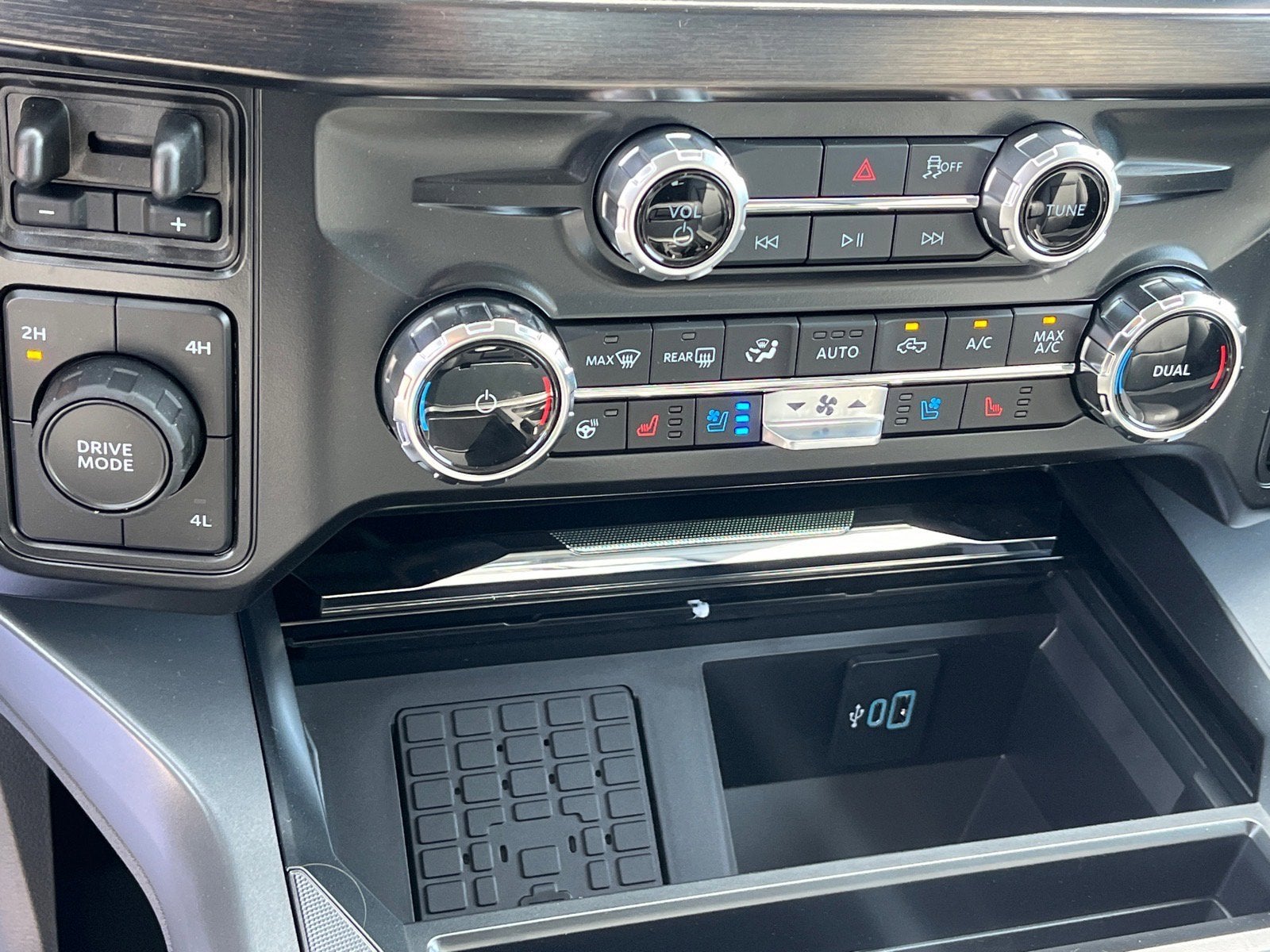 2026 Ford Super Duty F-450 DRW LARIAT