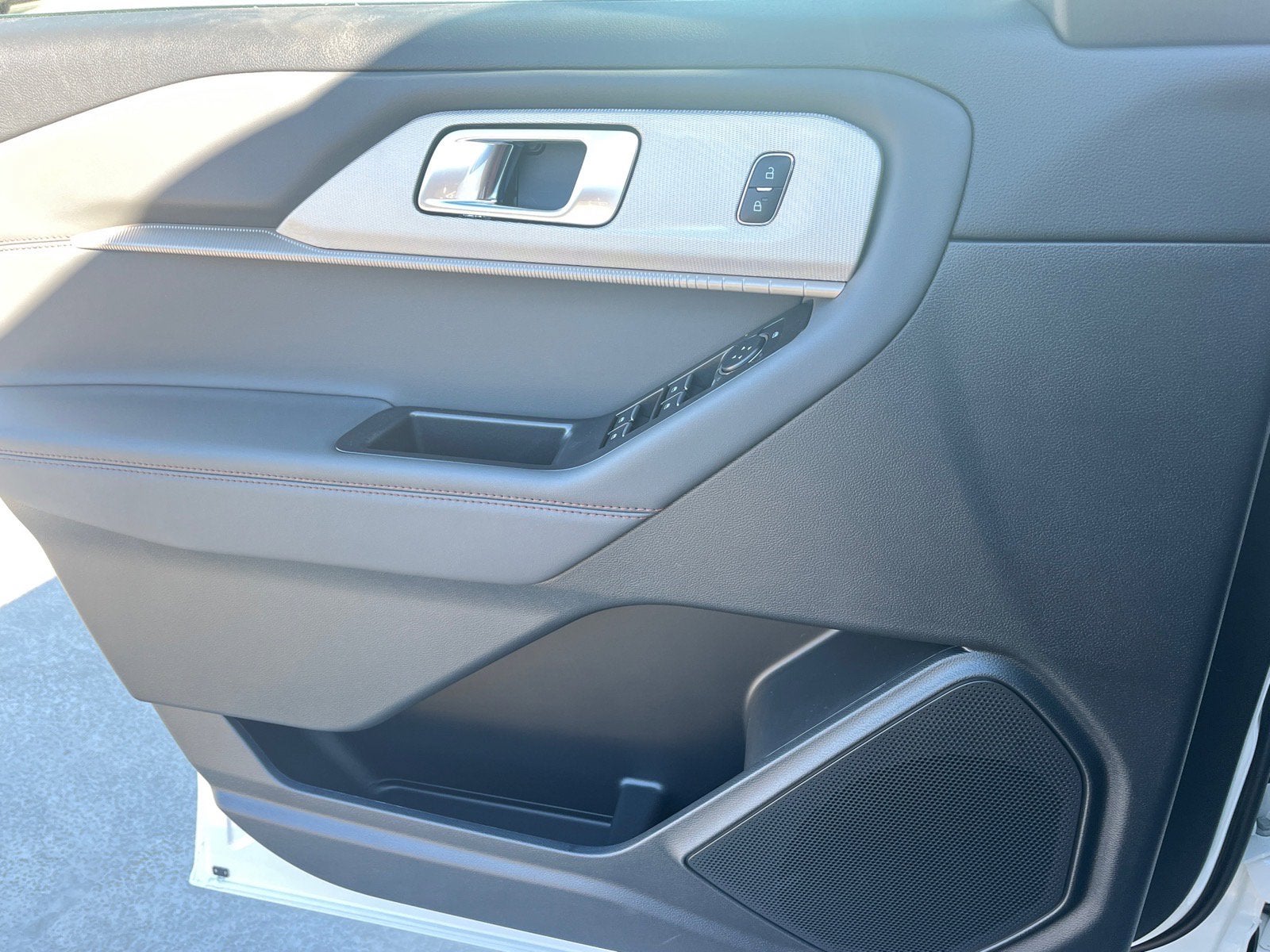 2026 Ford Explorer Active w/100A Pkg