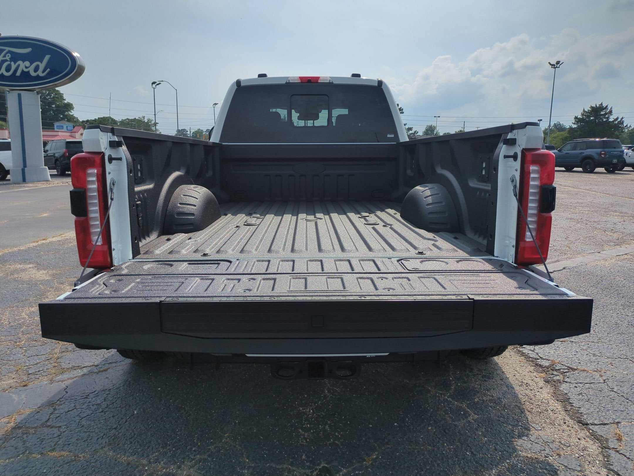 2026 Ford Super Duty F-350 DRW LARIAT