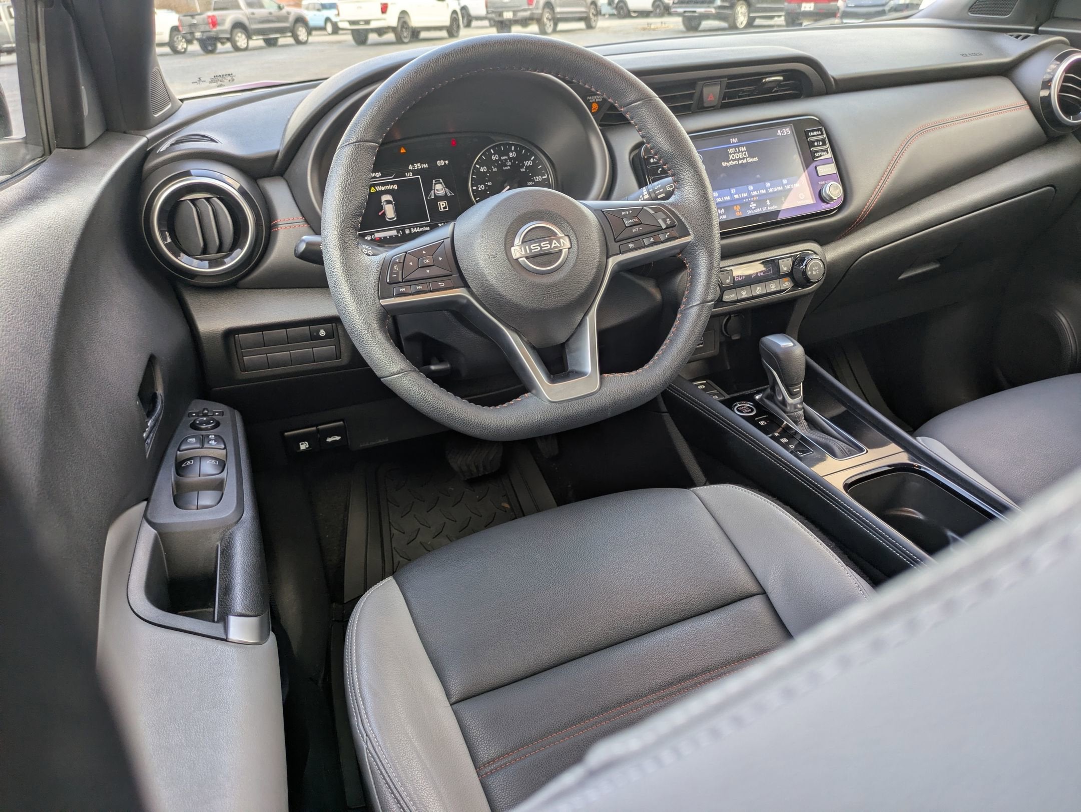 2023 Nissan Kicks SR