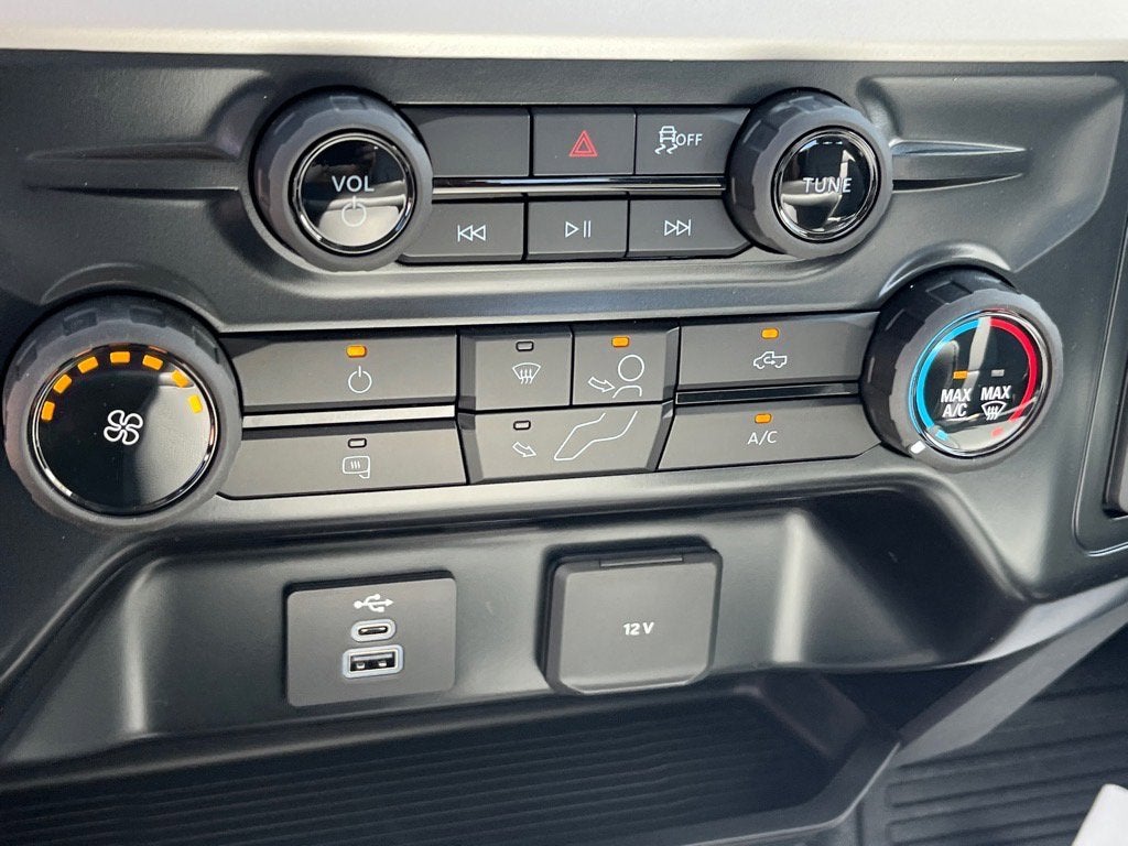 2025 Ford Super Duty F-600 DRW XL