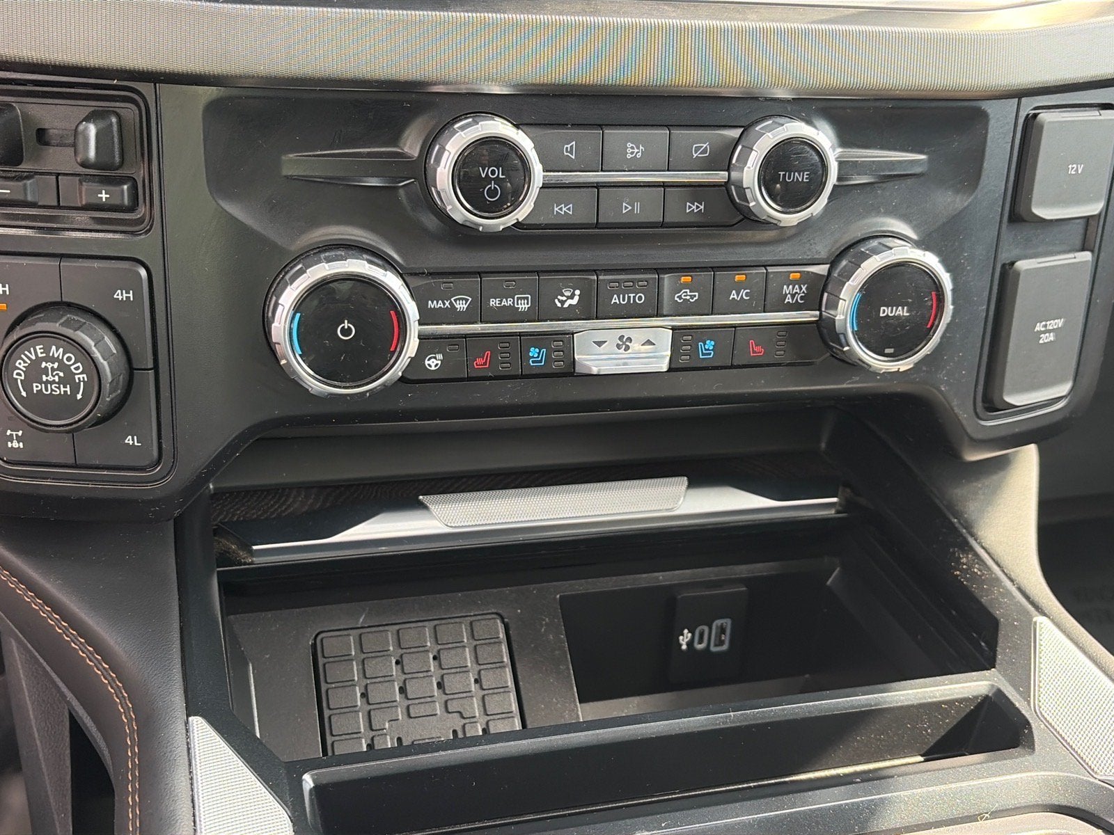 2024 Ford Super Duty F-350 SRW Platinum