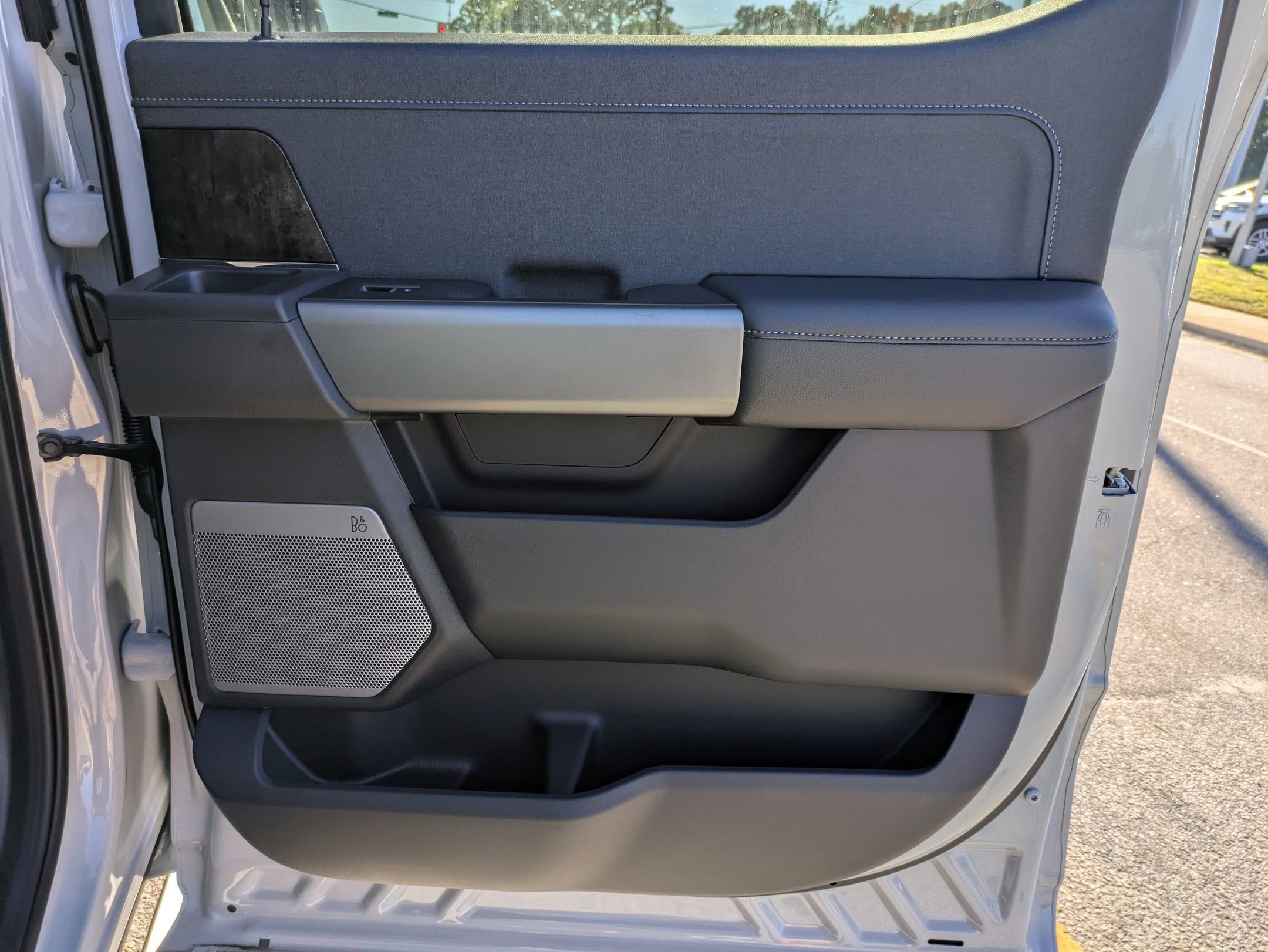 2025 Ford Super Duty F-350 SRW F-350® Lariat®