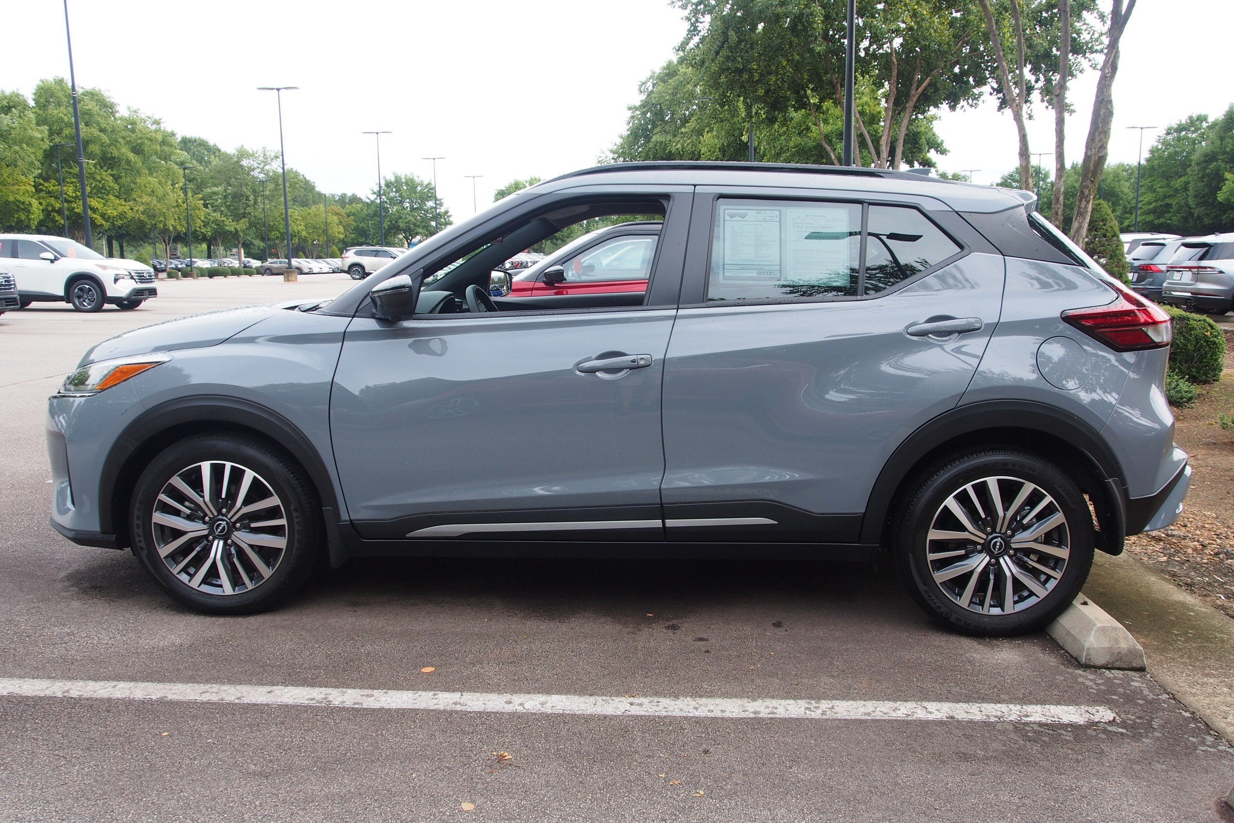 2023 Nissan Kicks SR