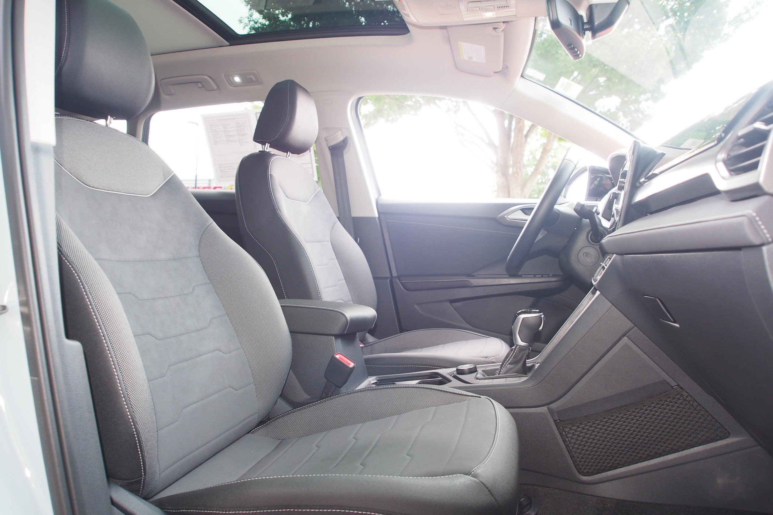2025 Volkswagen Taos SE Black