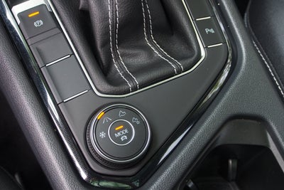 2025 Volkswagen Taos SE Black