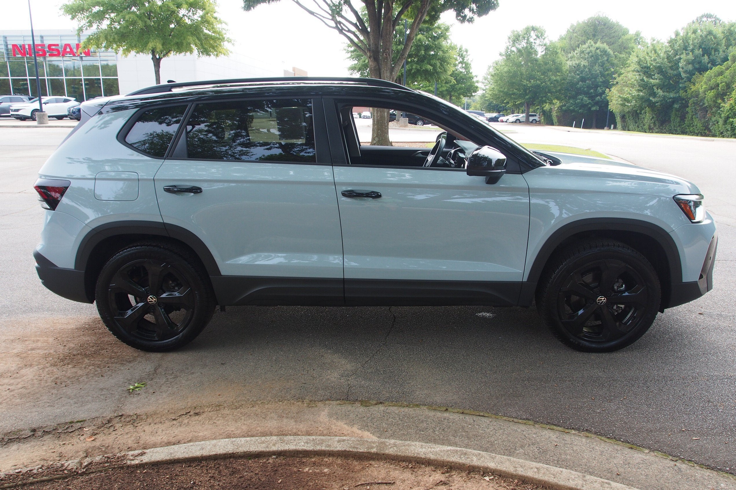 2025 Volkswagen Taos SE Black