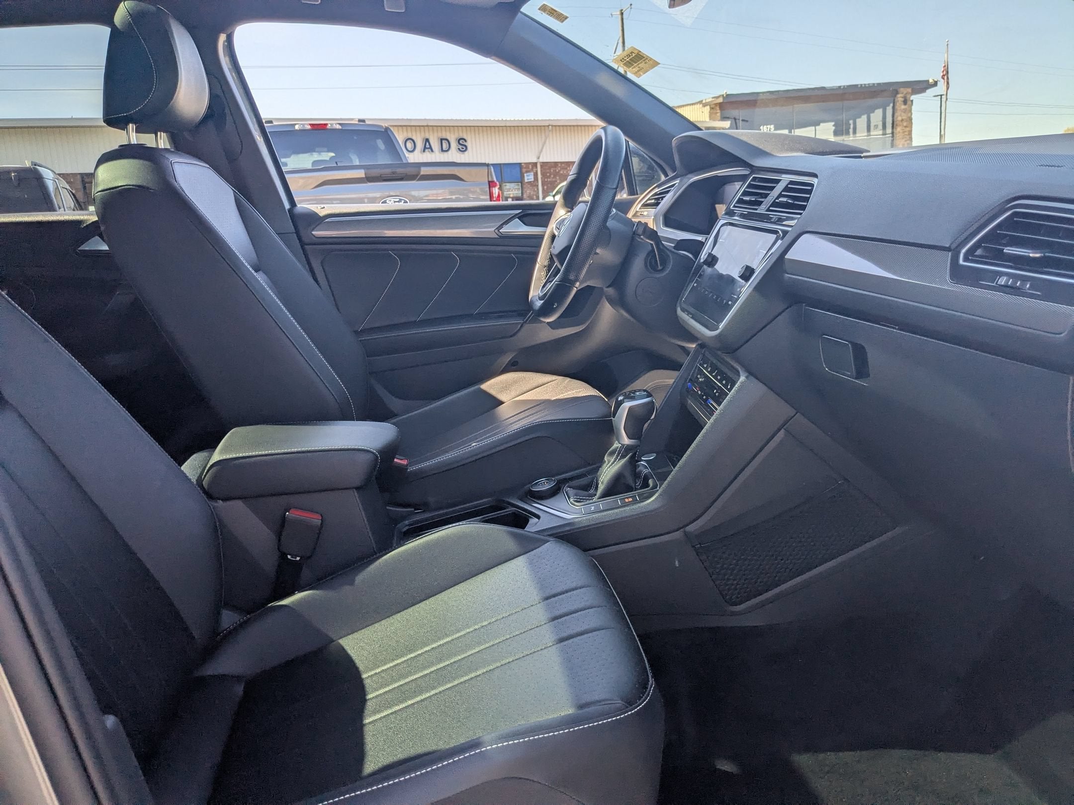 2023 Volkswagen Tiguan SE R-Line Black
