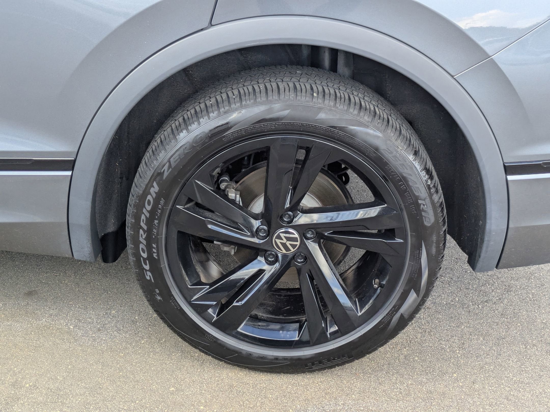 2024 Volkswagen Tiguan SE R-Line Black