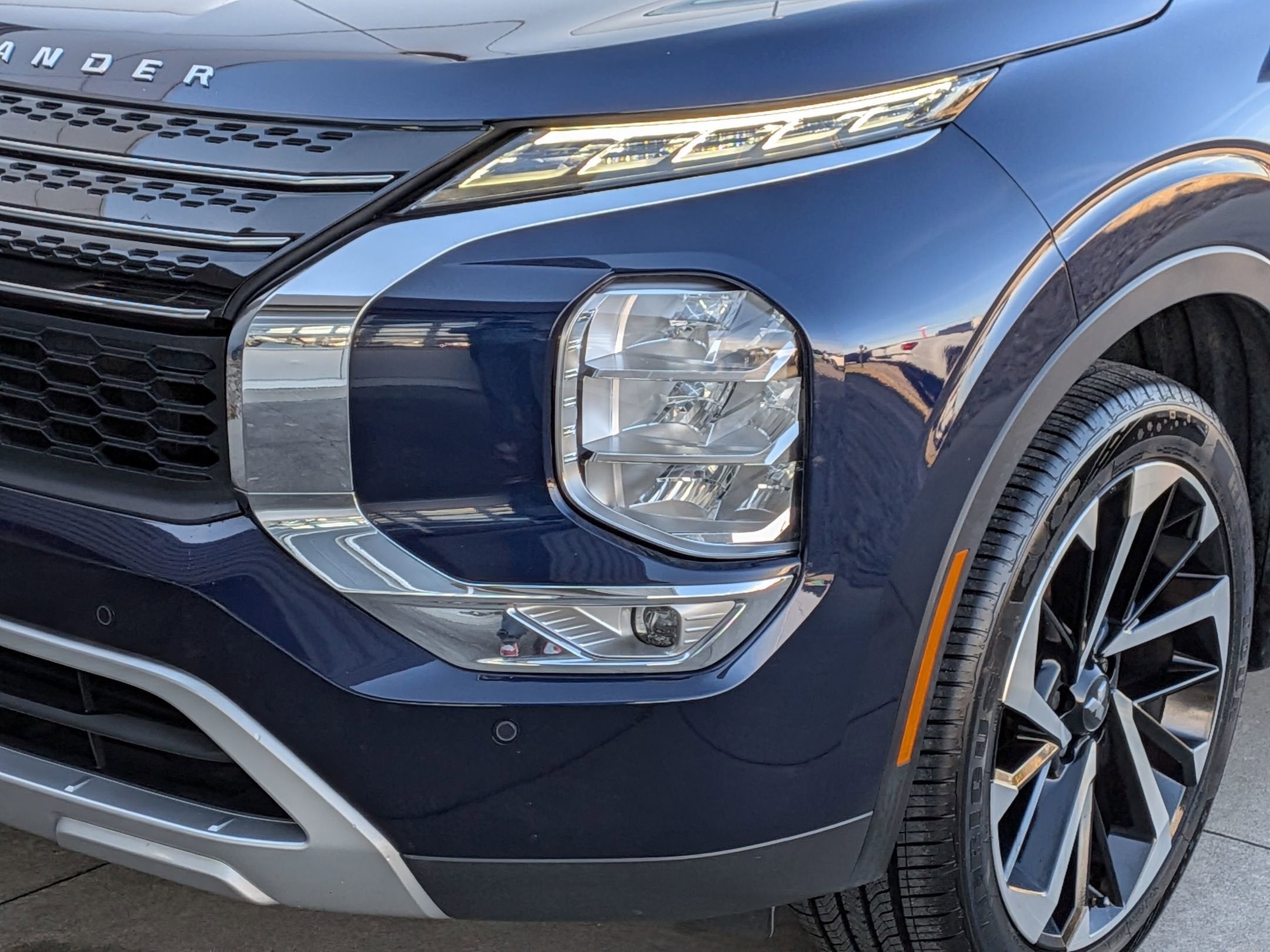 2023 Mitsubishi Outlander SE