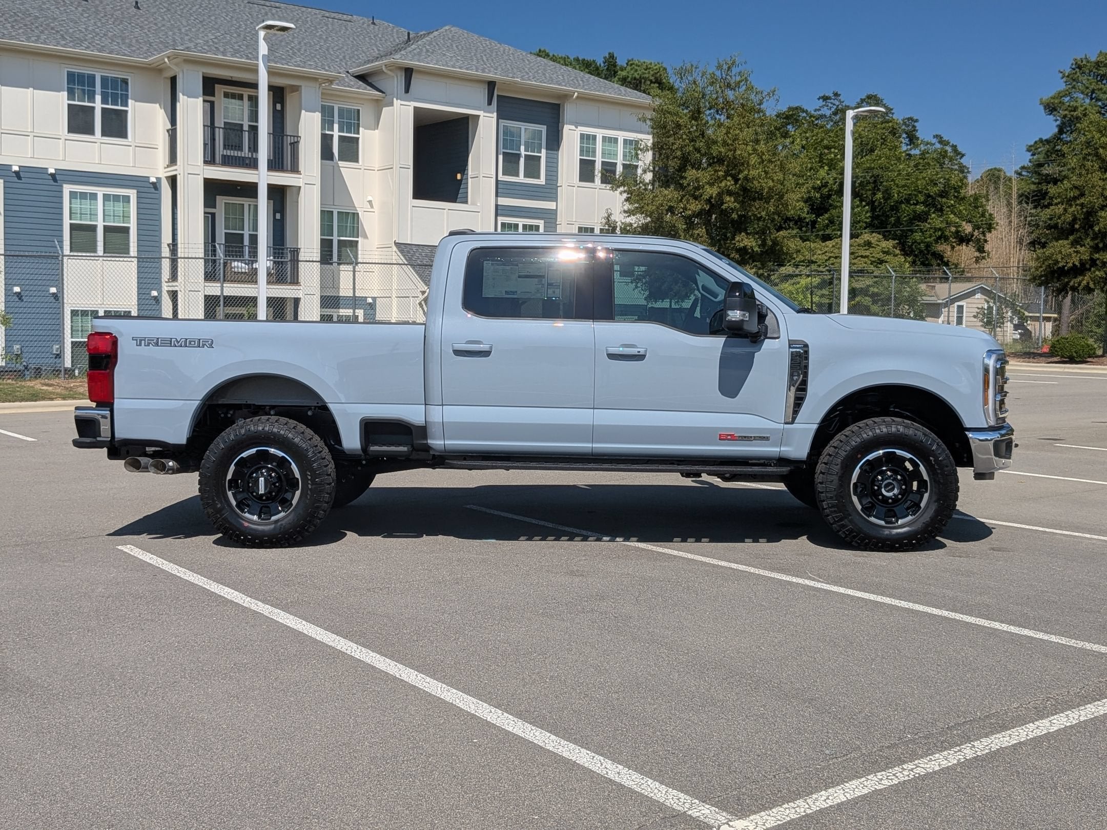2026 Ford Super Duty F-350 SRW LARIAT