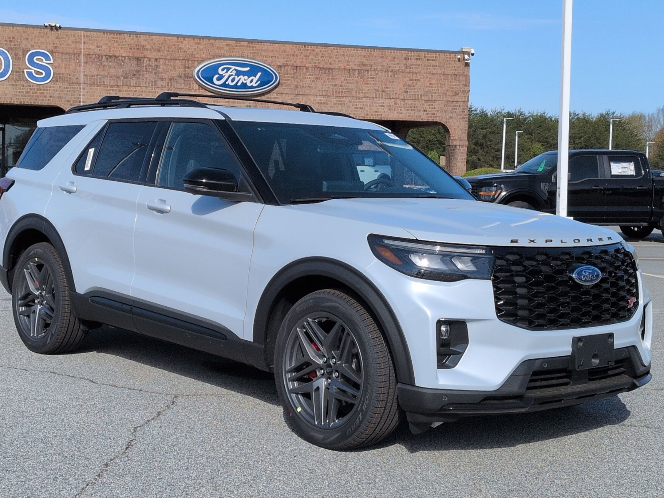 2026 Ford Explorer ST - Photo 1