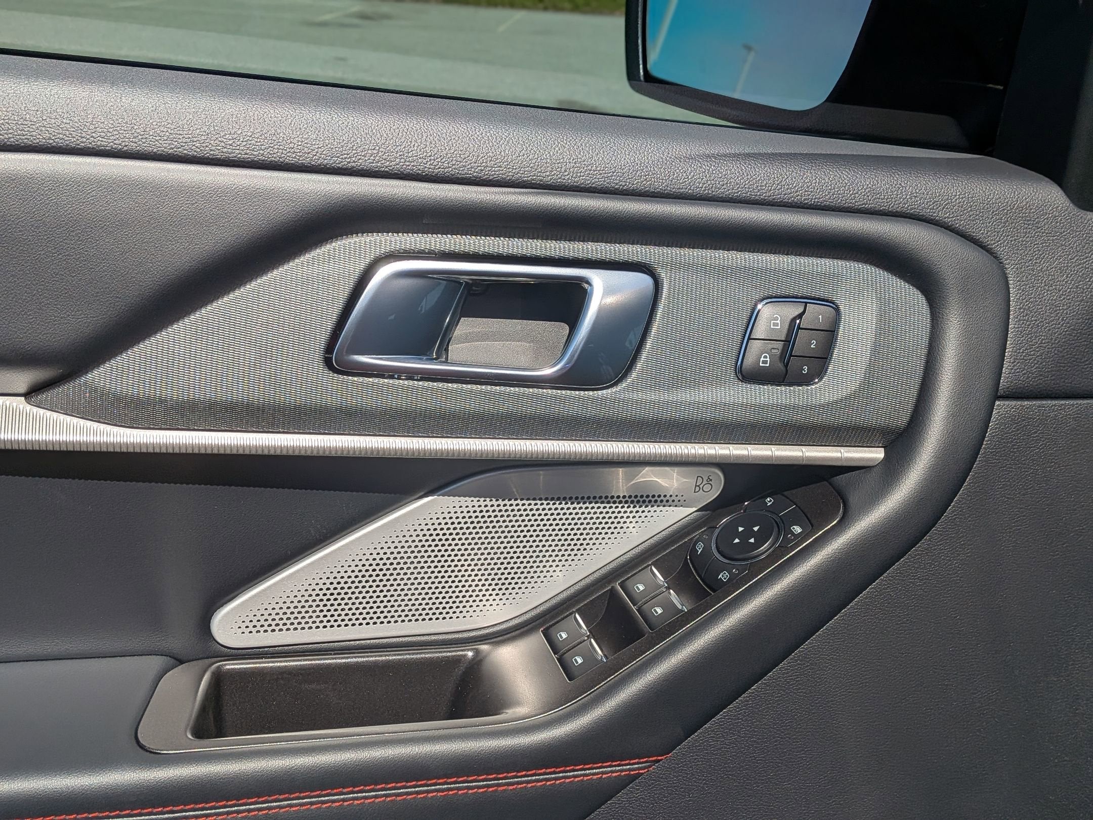 2026 Ford Explorer ST - Photo 14