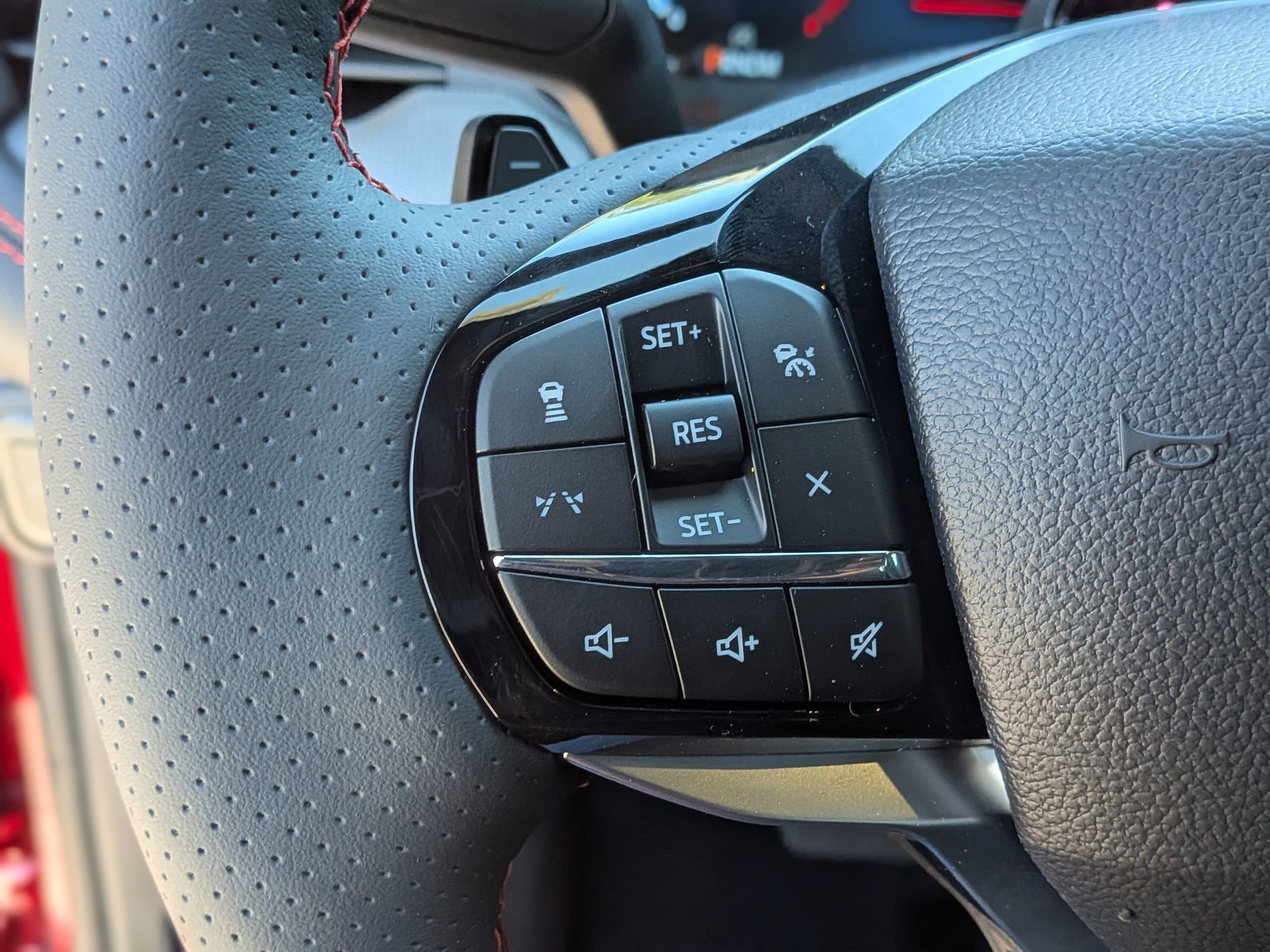 2026 Ford Explorer ST - Photo 17