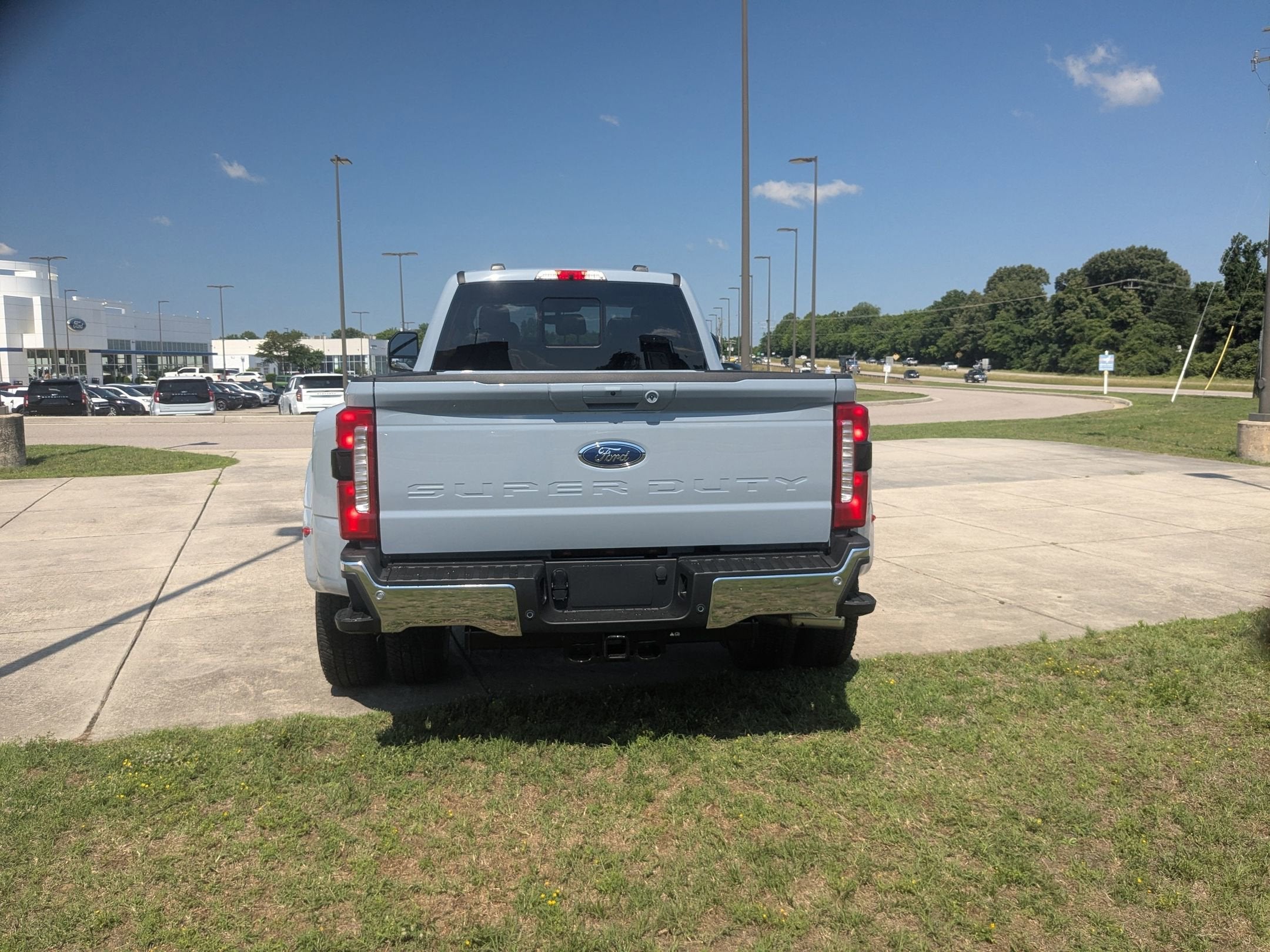 2026 Ford Super Duty F-350 DRW LARIAT