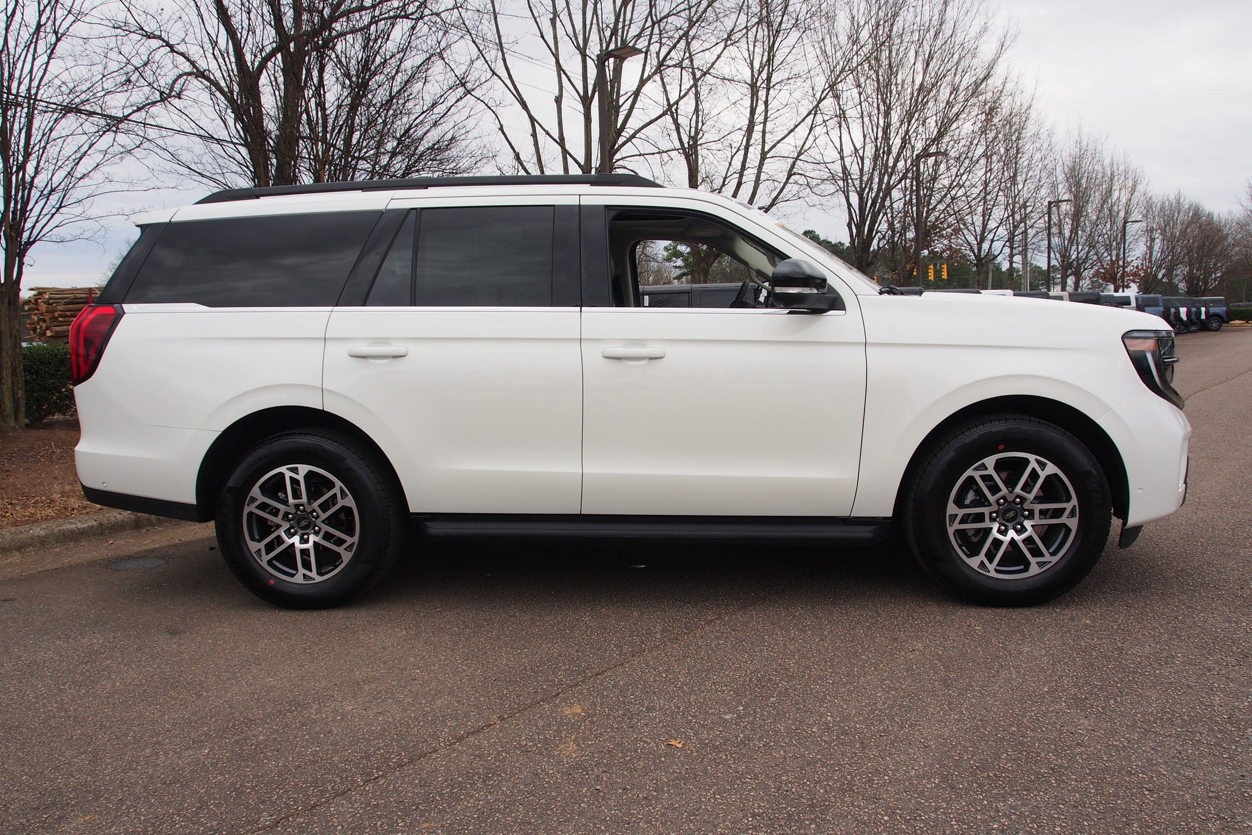 2025 Ford Expedition Active