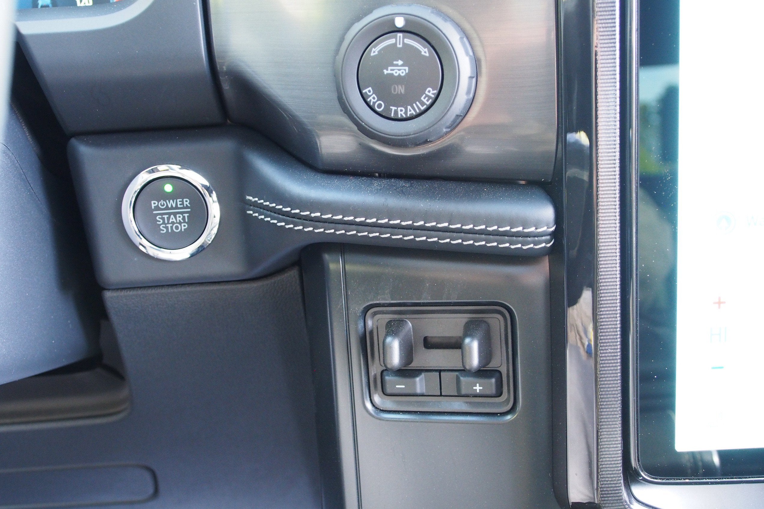 2025 Ford F-150 Lightning Platinum