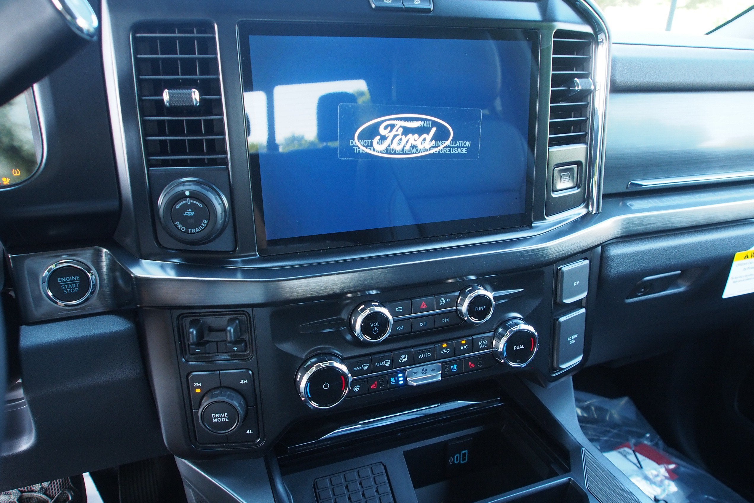 2026 Ford Super Duty F-350 DRW LARIAT