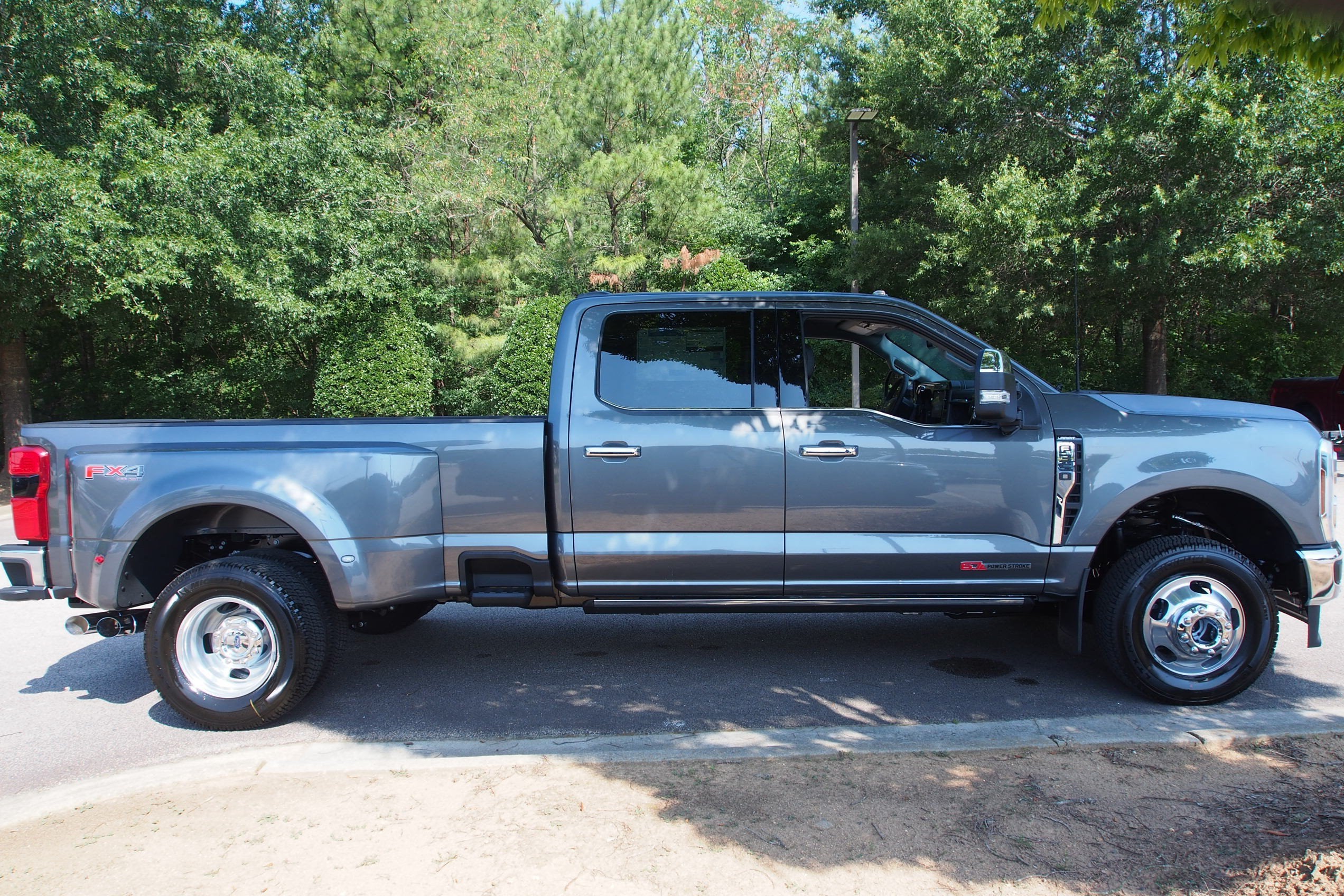 2026 Ford Super Duty F-350 DRW LARIAT