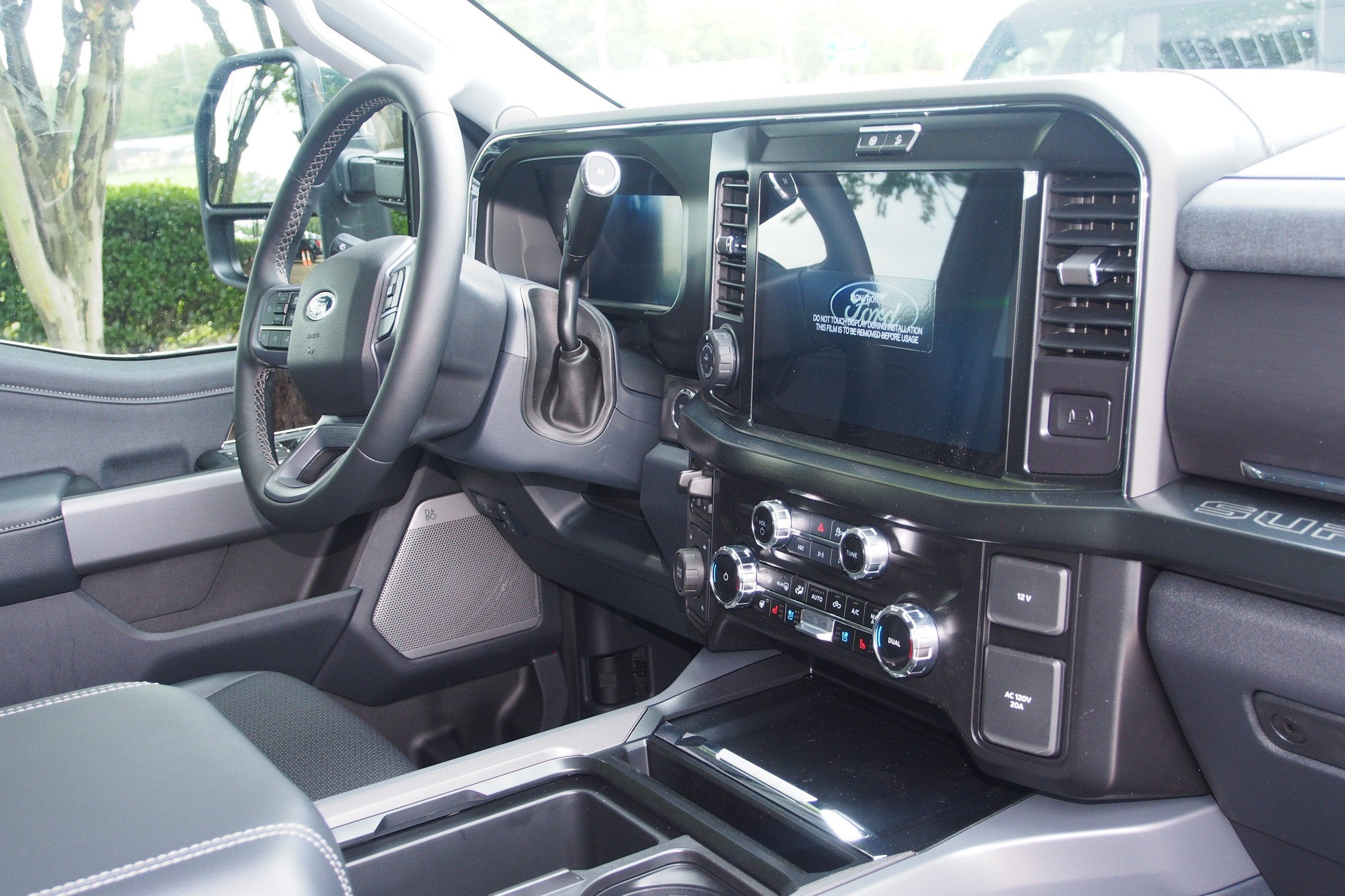 2026 Ford Super Duty F-350 DRW LARIAT