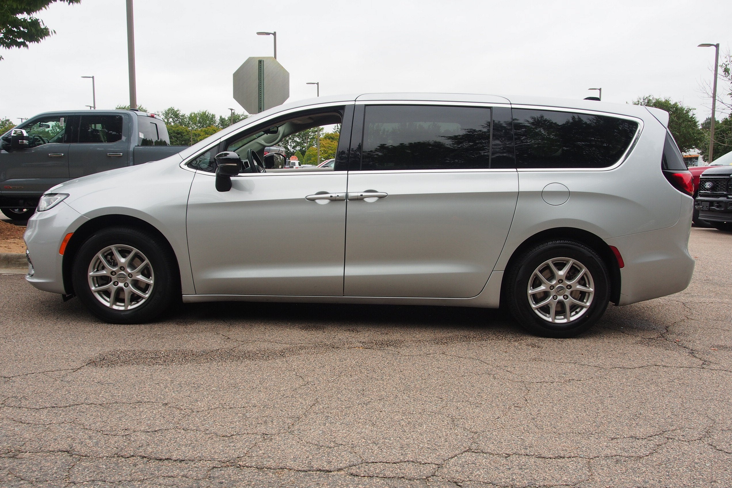 2024 Chrysler Pacifica Touring L