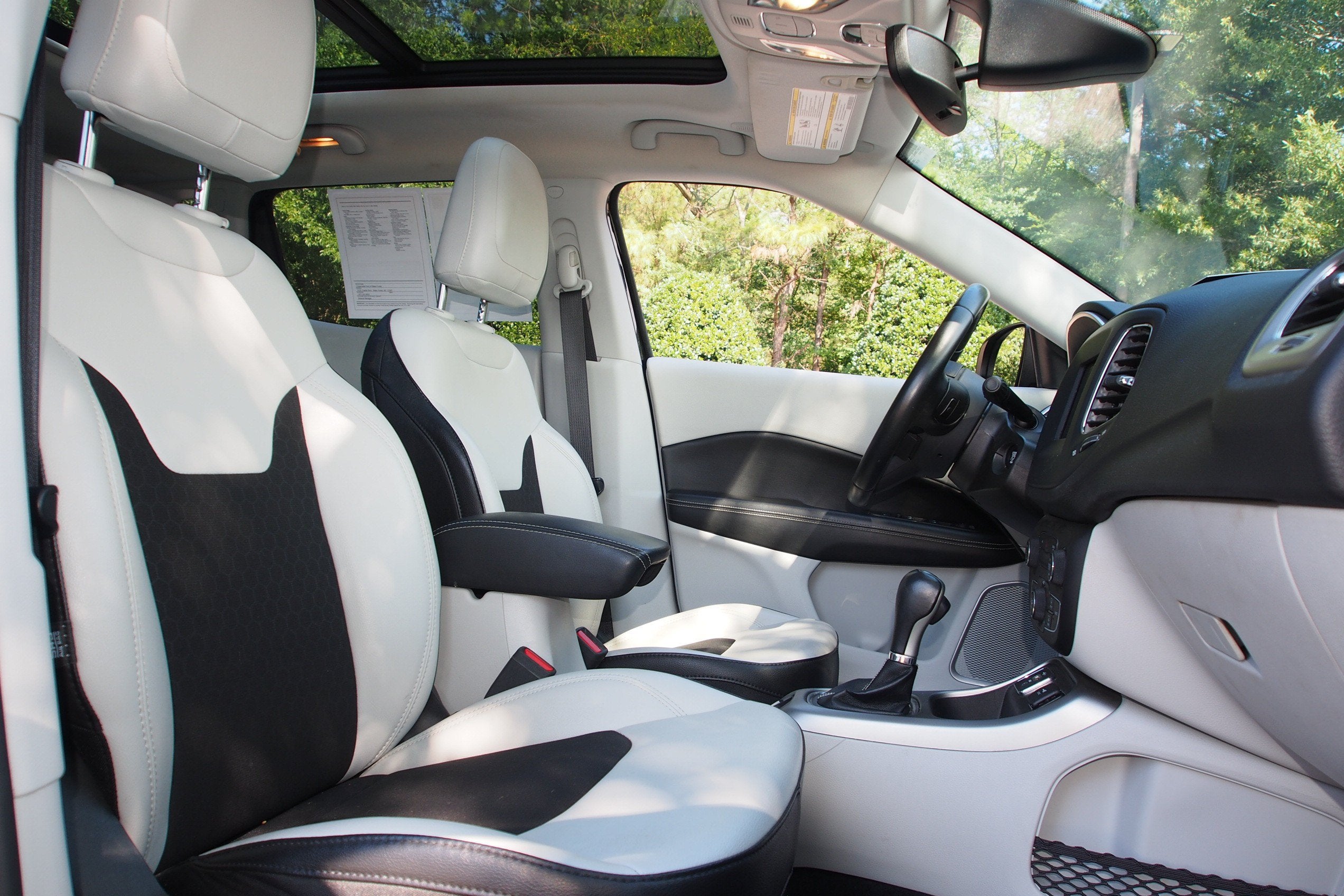2020 Jeep Compass Latitude w/Sun/Wheel Pkg
