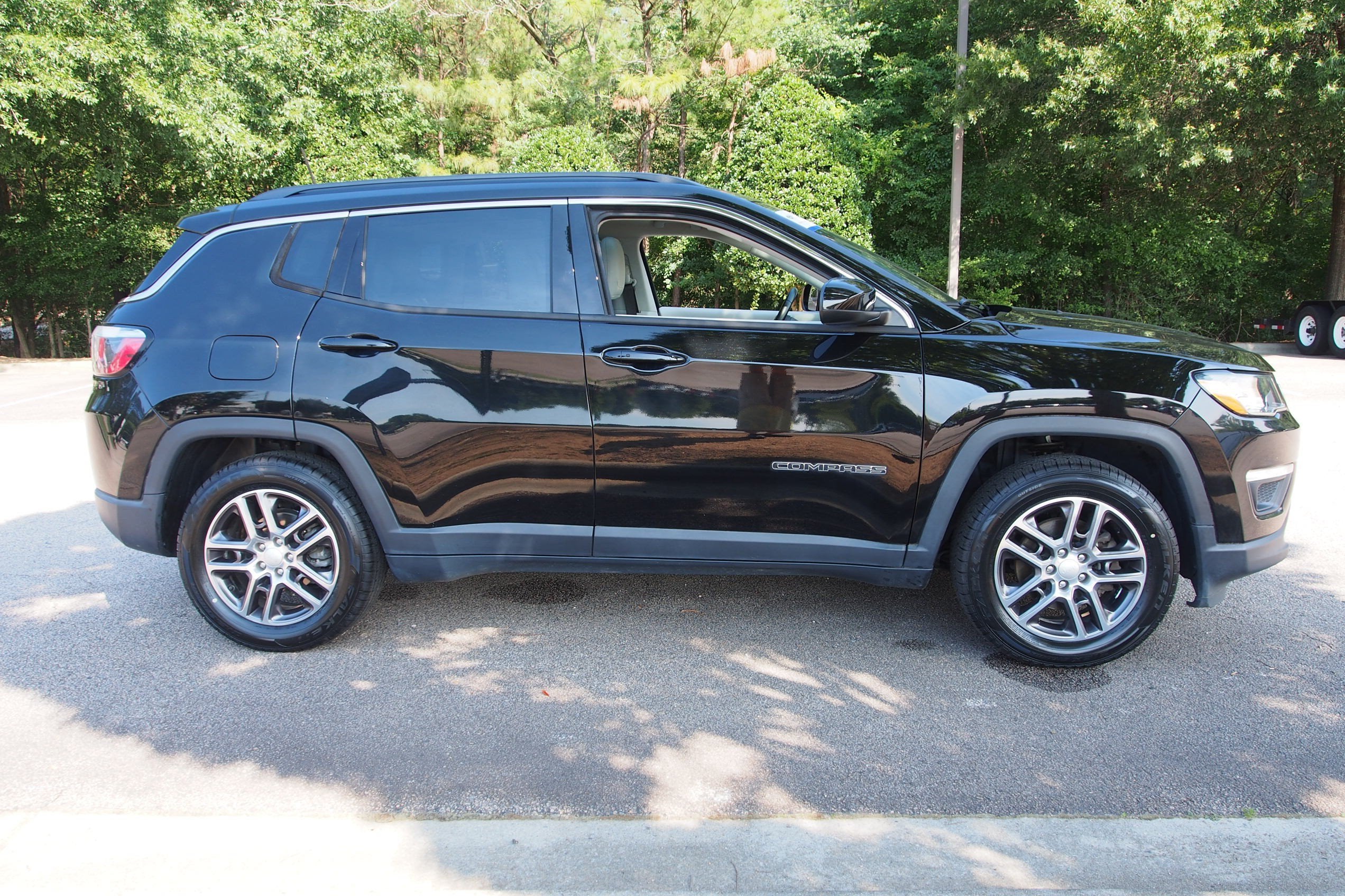 2020 Jeep Compass Latitude w/Sun/Wheel Pkg