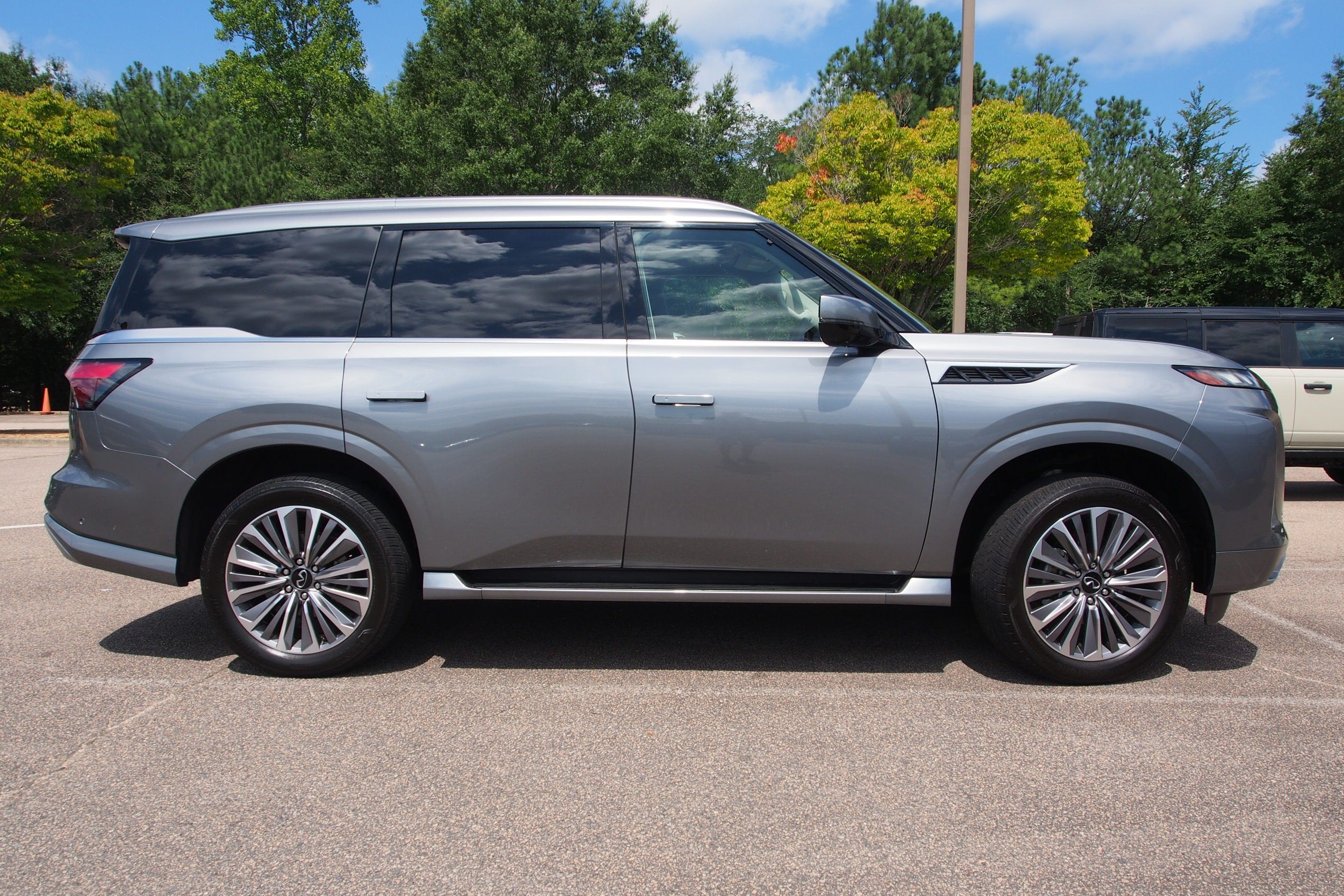 2025 INFINITI QX80 SENSORY