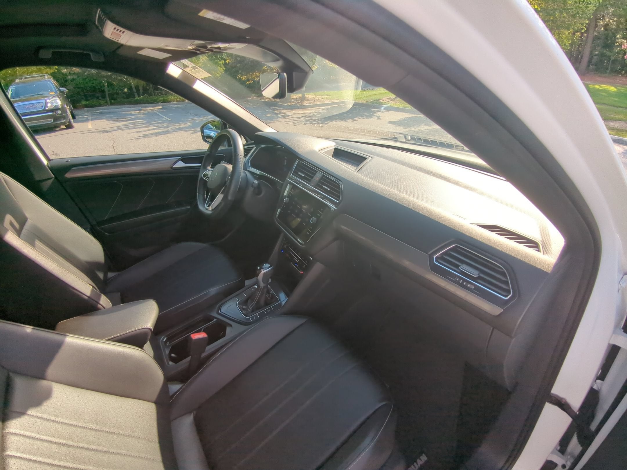 2023 Volkswagen Tiguan SE R-Line Black