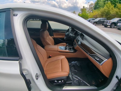 2022 BMW 7 Series 740i