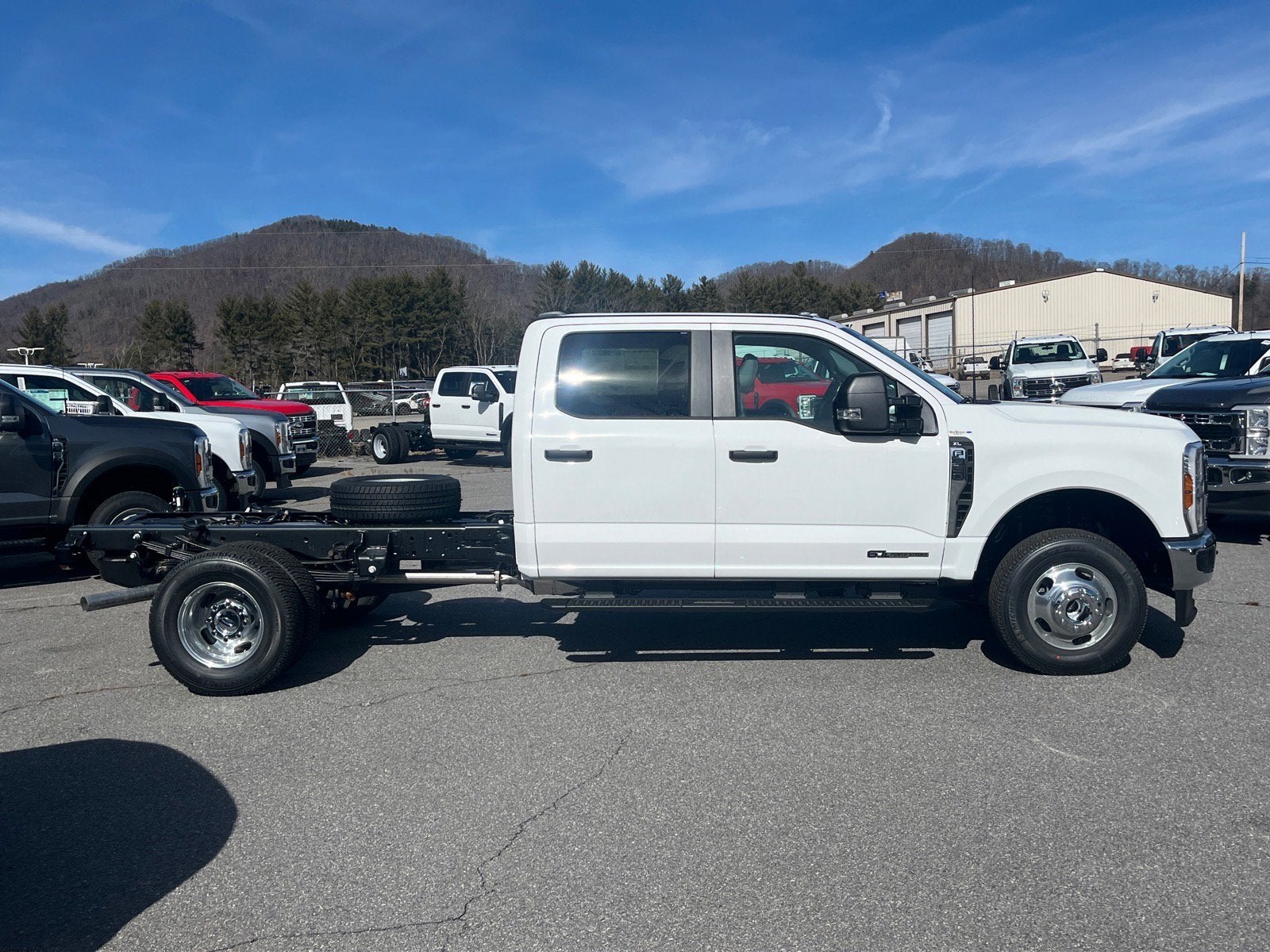 2026 Ford Super Duty F-350 DRW XL 9ft CM TM Tradesmen Body
