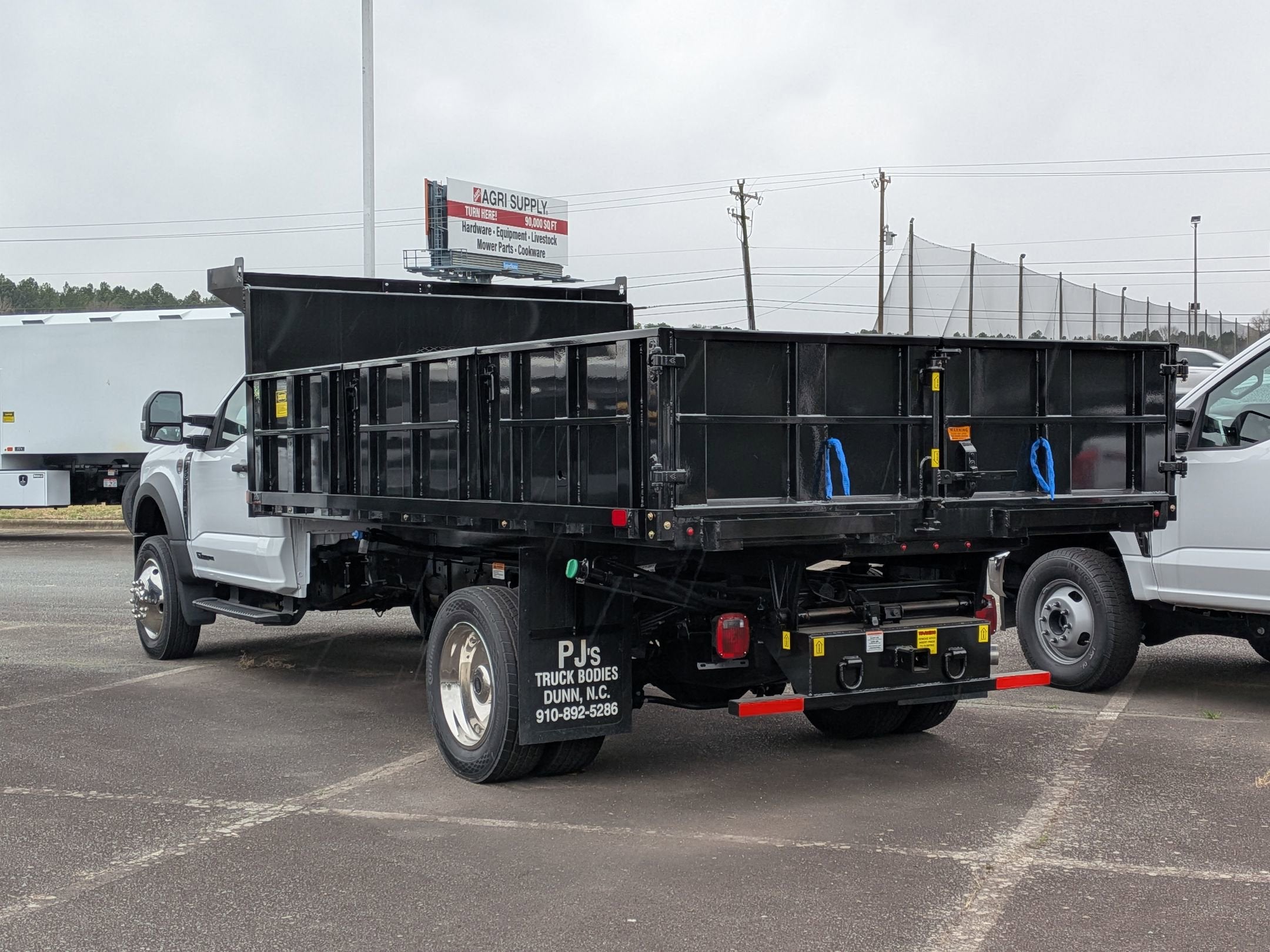 2025 Ford Super Duty F-550 DRW XL