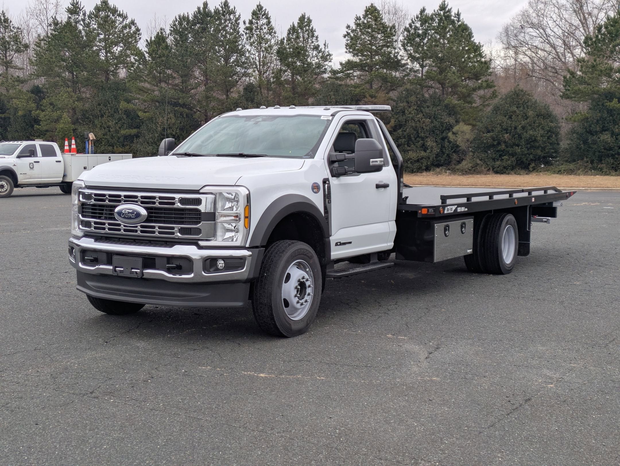 2025 Ford Super Duty F-600 DRW XL