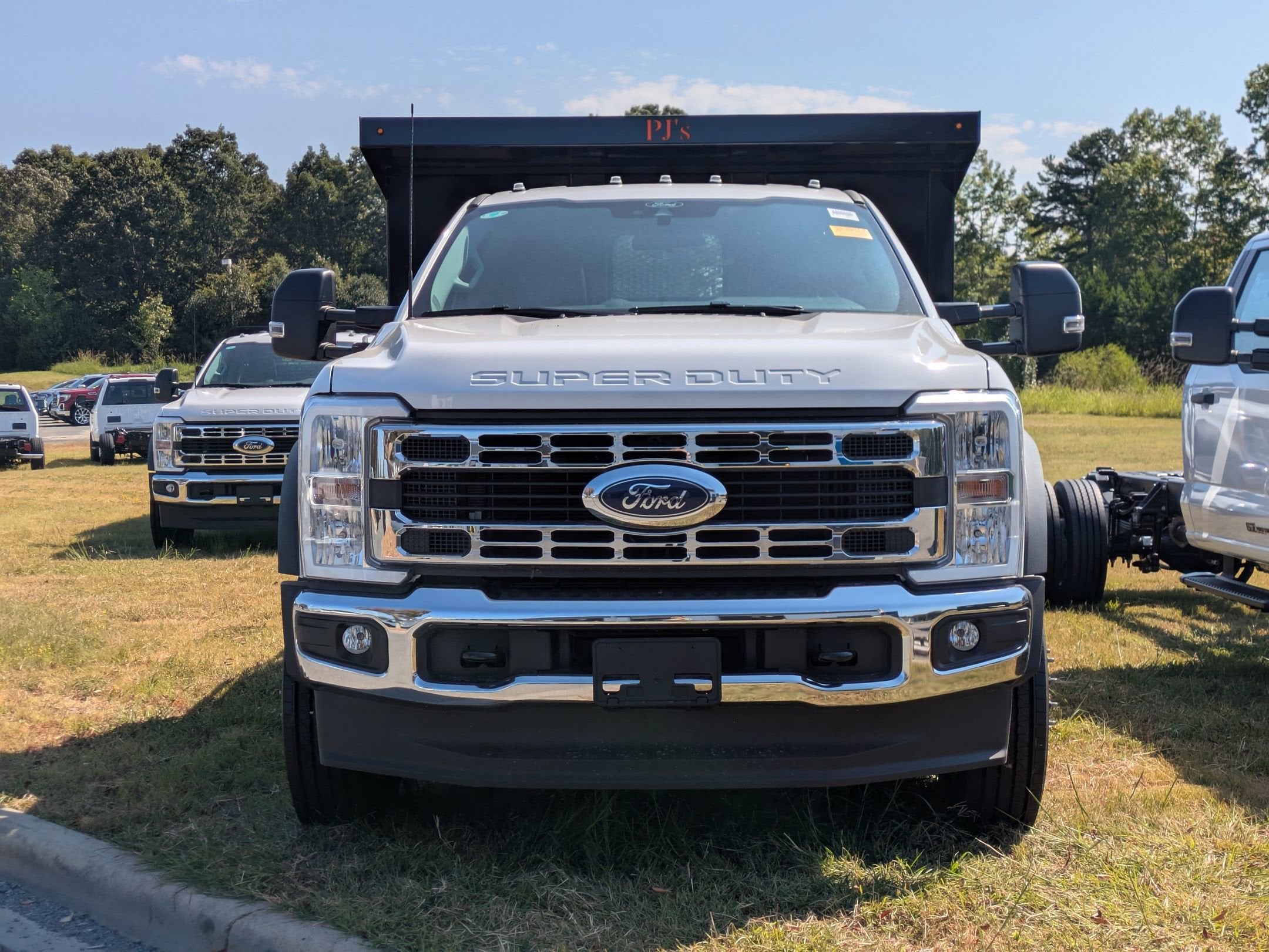 2025 Ford Super Duty F-600 DRW XL
