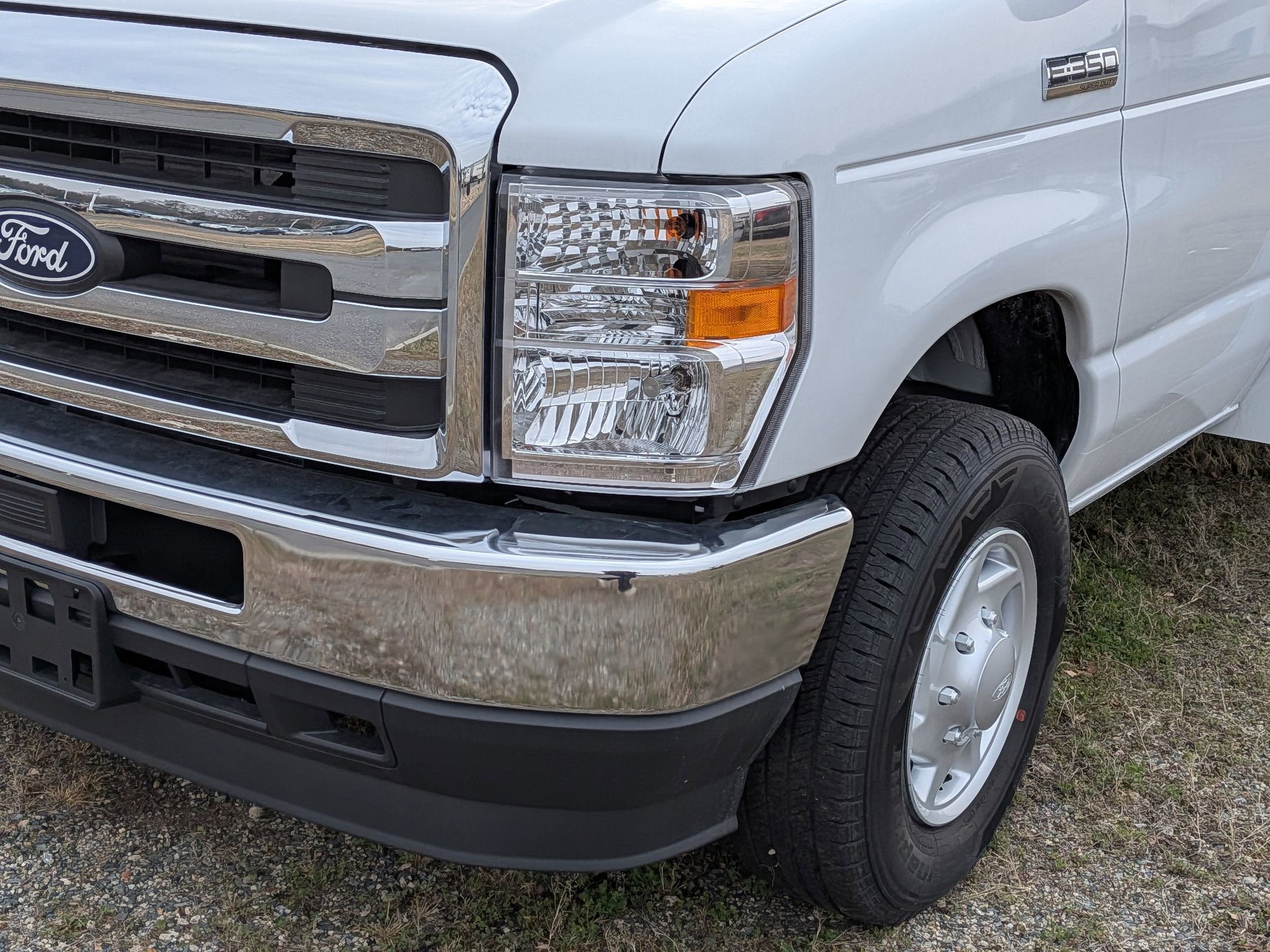 2026 Ford E-Series Cutaway Base