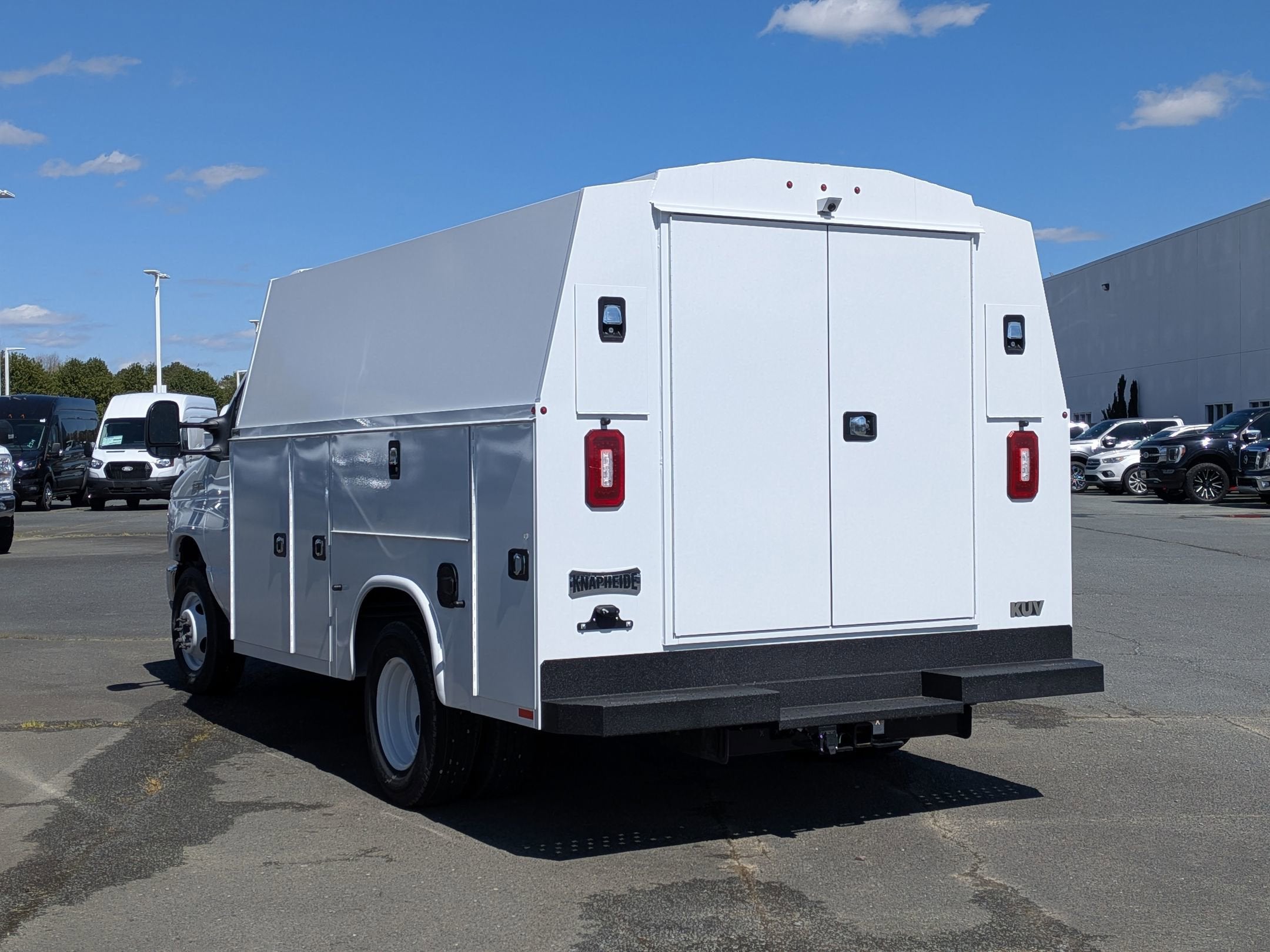 2027 Ford E-Series Cutaway Base