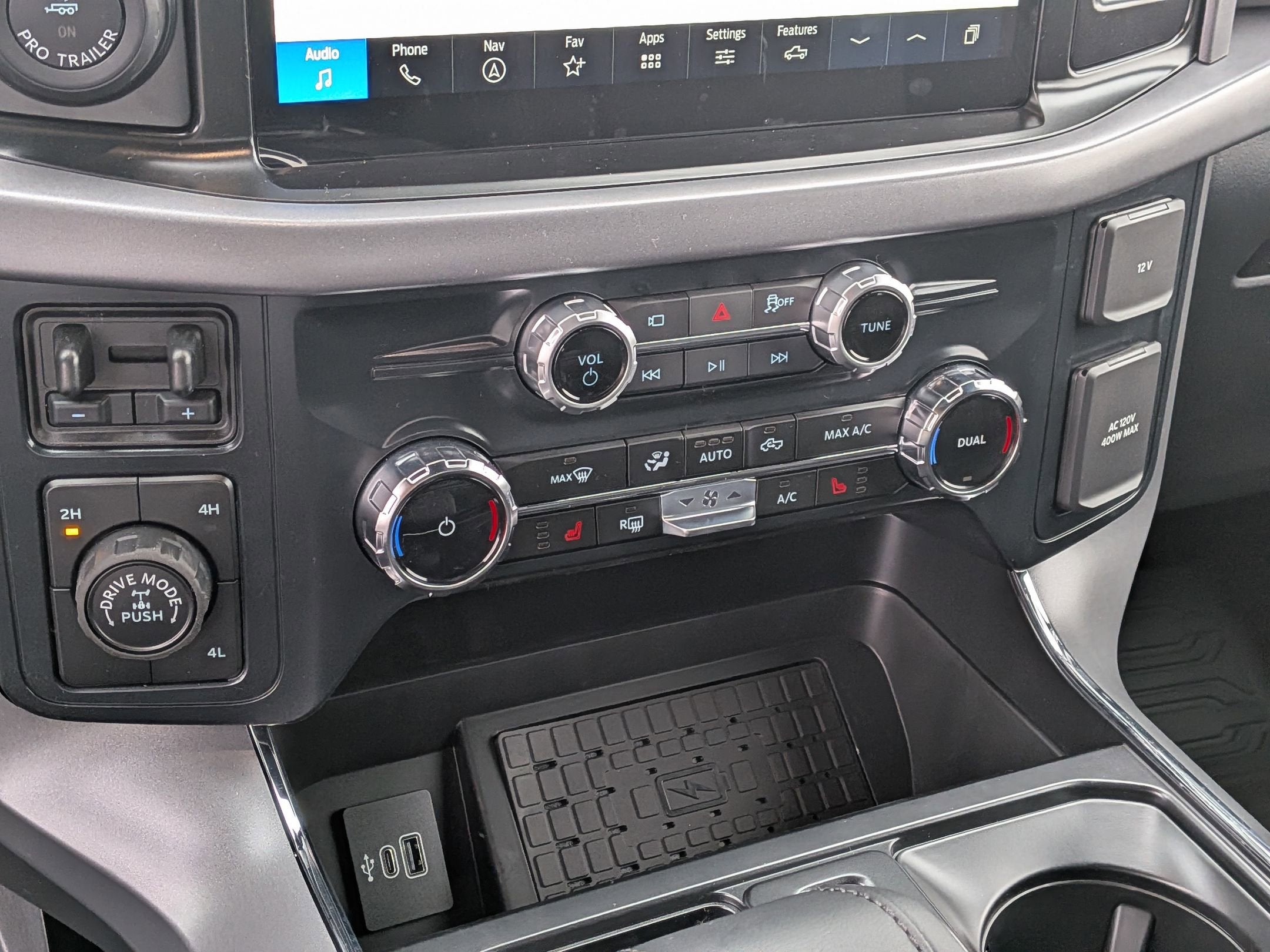 2026 Ford F-150 XLT - 6" lift custom wheels,Leather