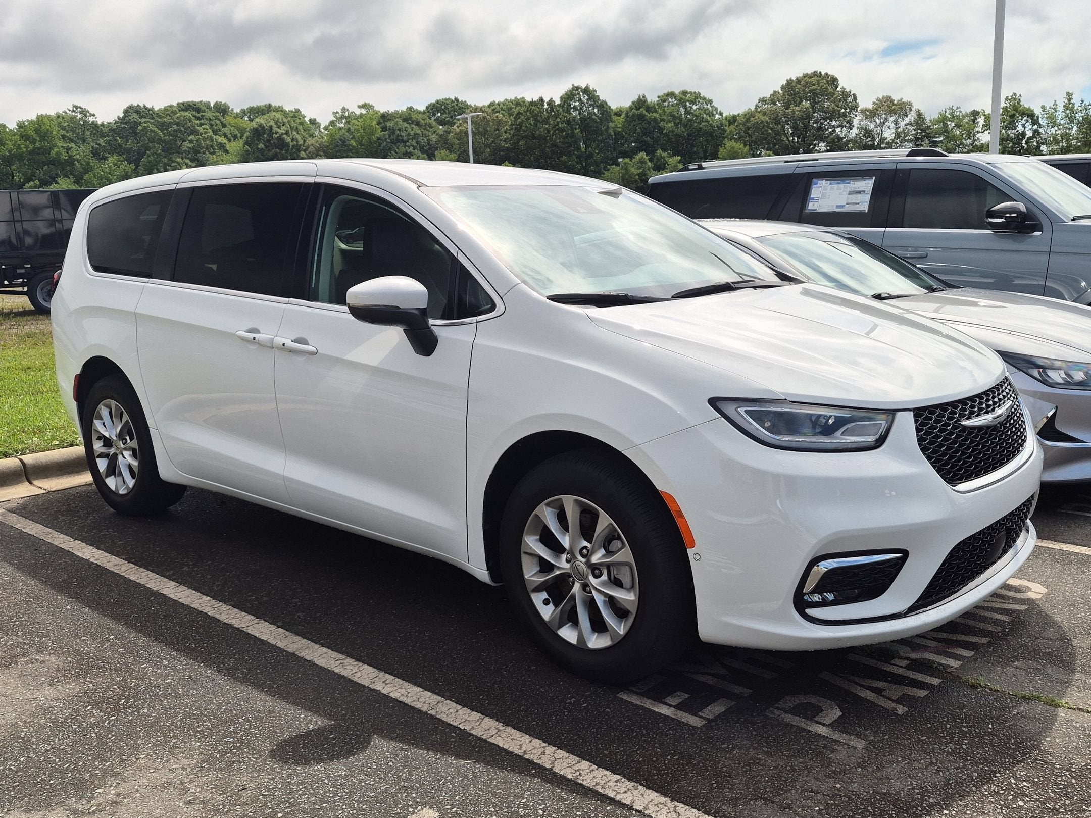 2023 Chrysler Pacifica Touring L