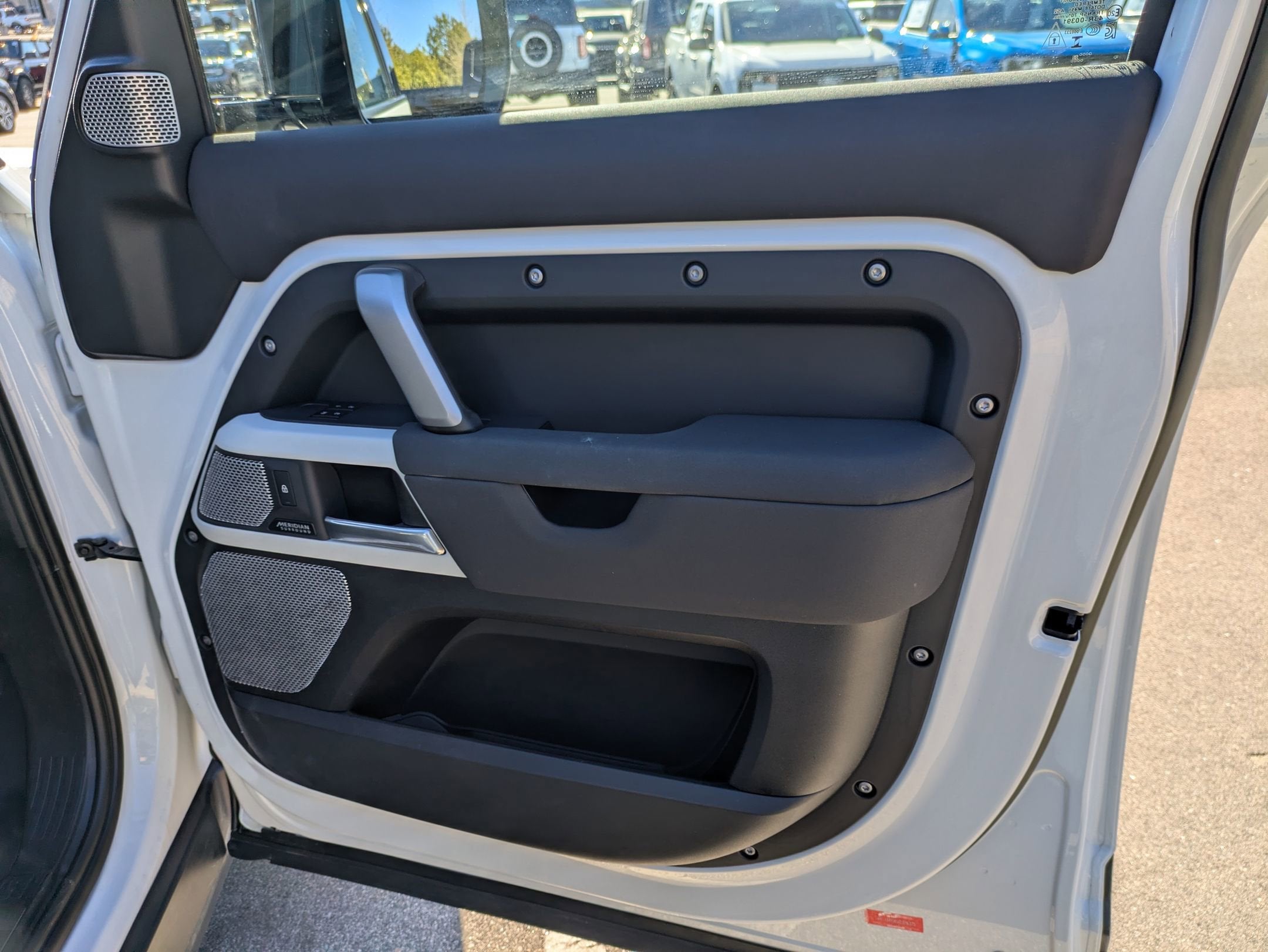 2023 Land Rover Defender X-Dynamic SE