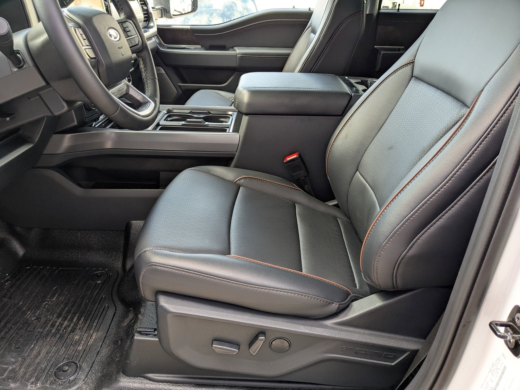 2026 Ford Super Duty F-450 DRW LARIAT