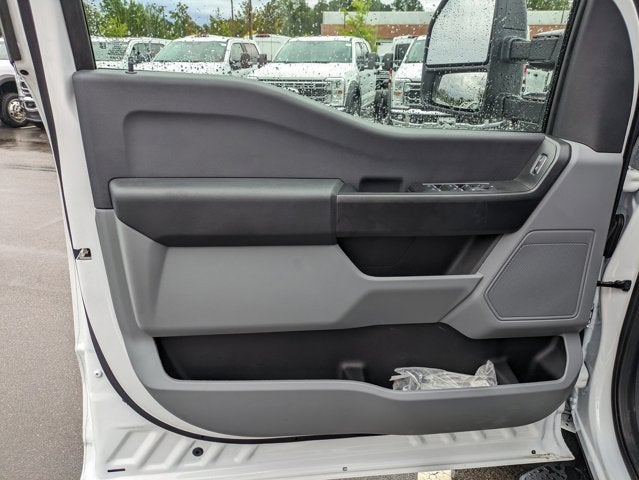 2025 Ford Super Duty F-550 DRW XL