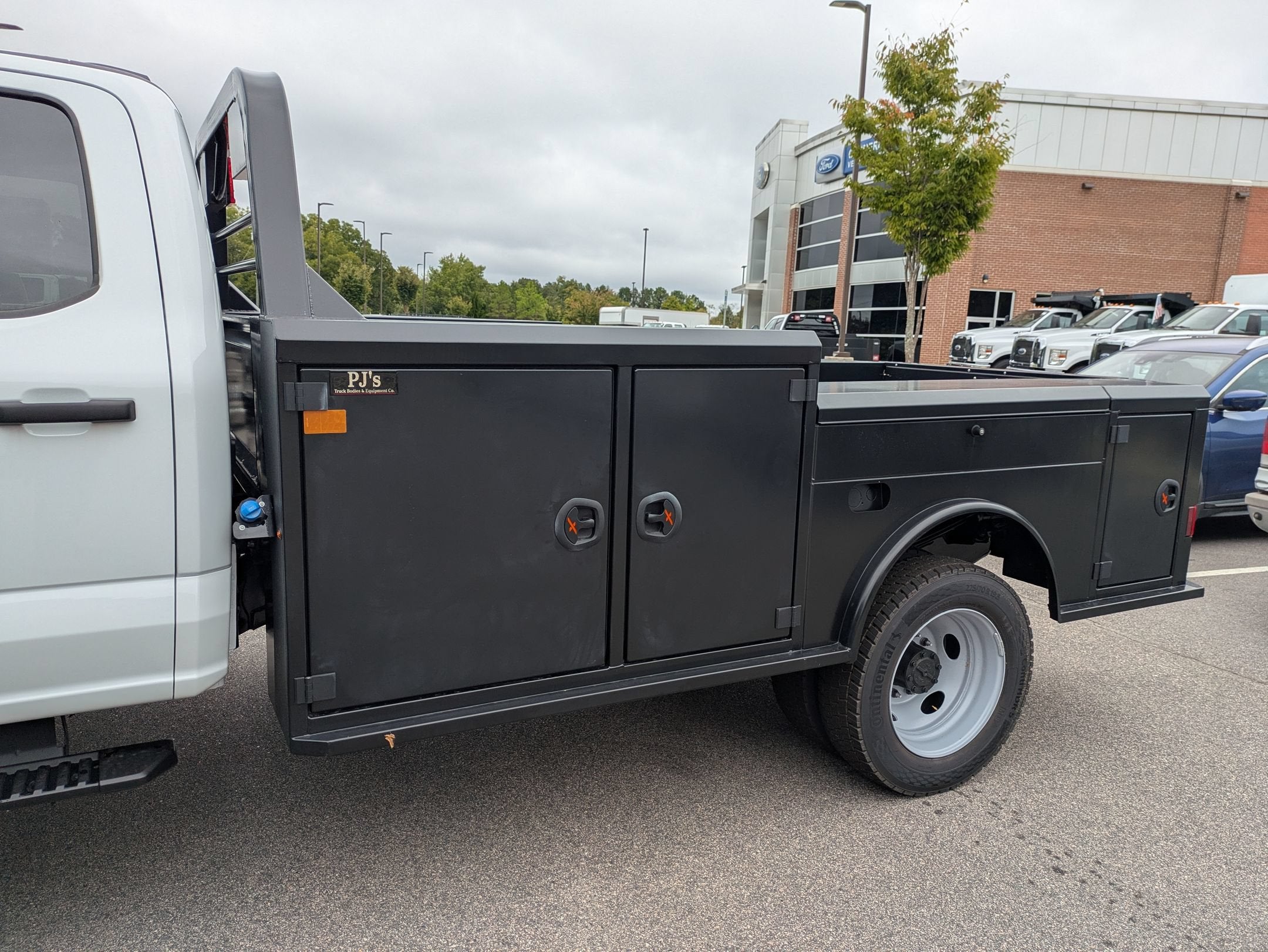 2027 Ford Super Duty F-550 DRW XL