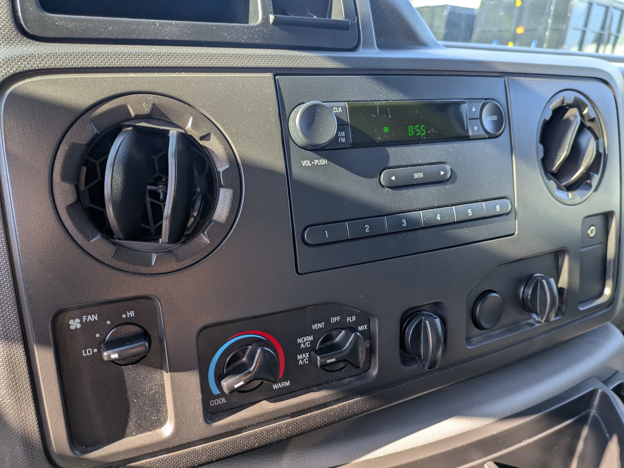 2018 Ford E-Series Cutaway Base