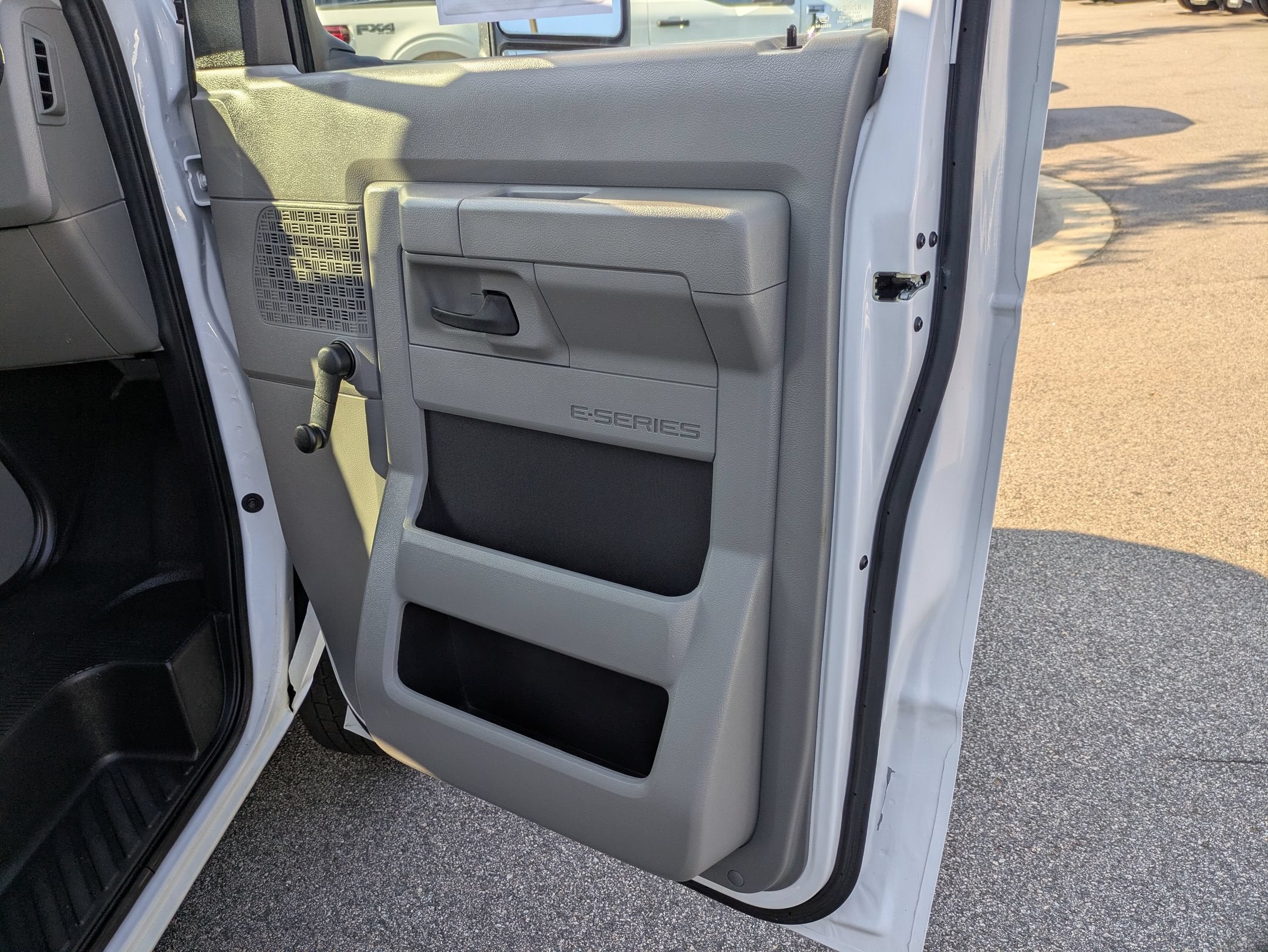 2018 Ford E-Series Cutaway Base