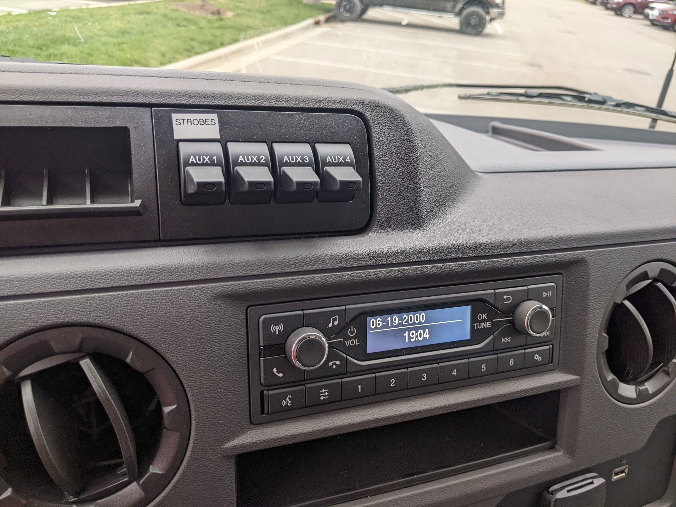 2025 Ford E-Series Cutaway E-350 SRW 138" WB