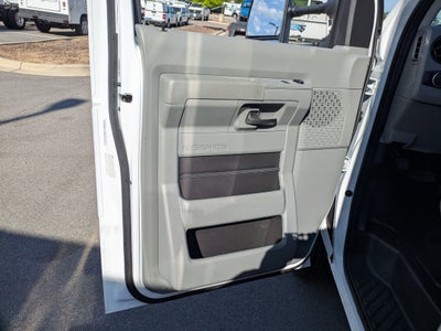 2027 Ford E-Series Cutaway Base