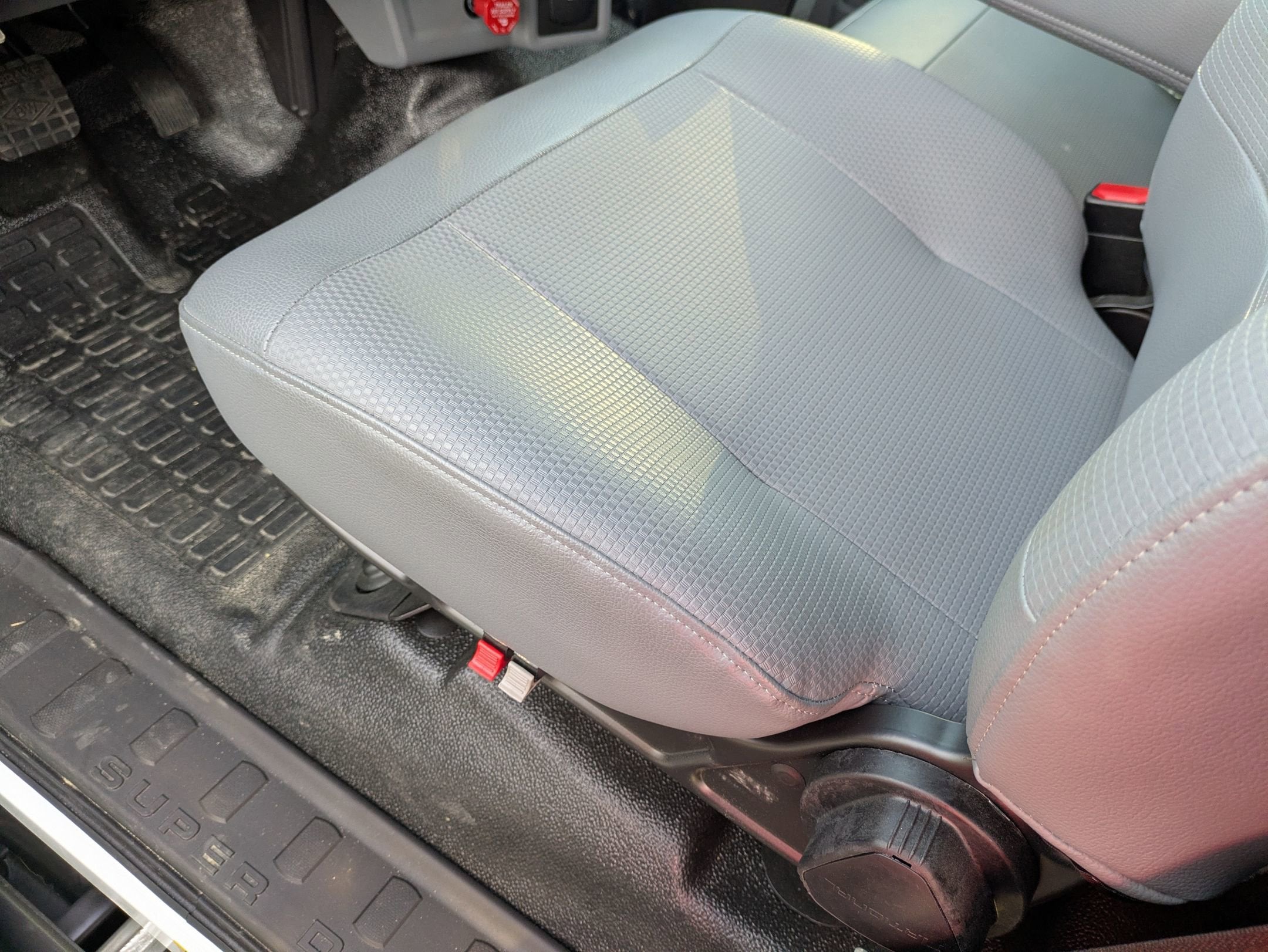 2027 Ford F-750SD Base