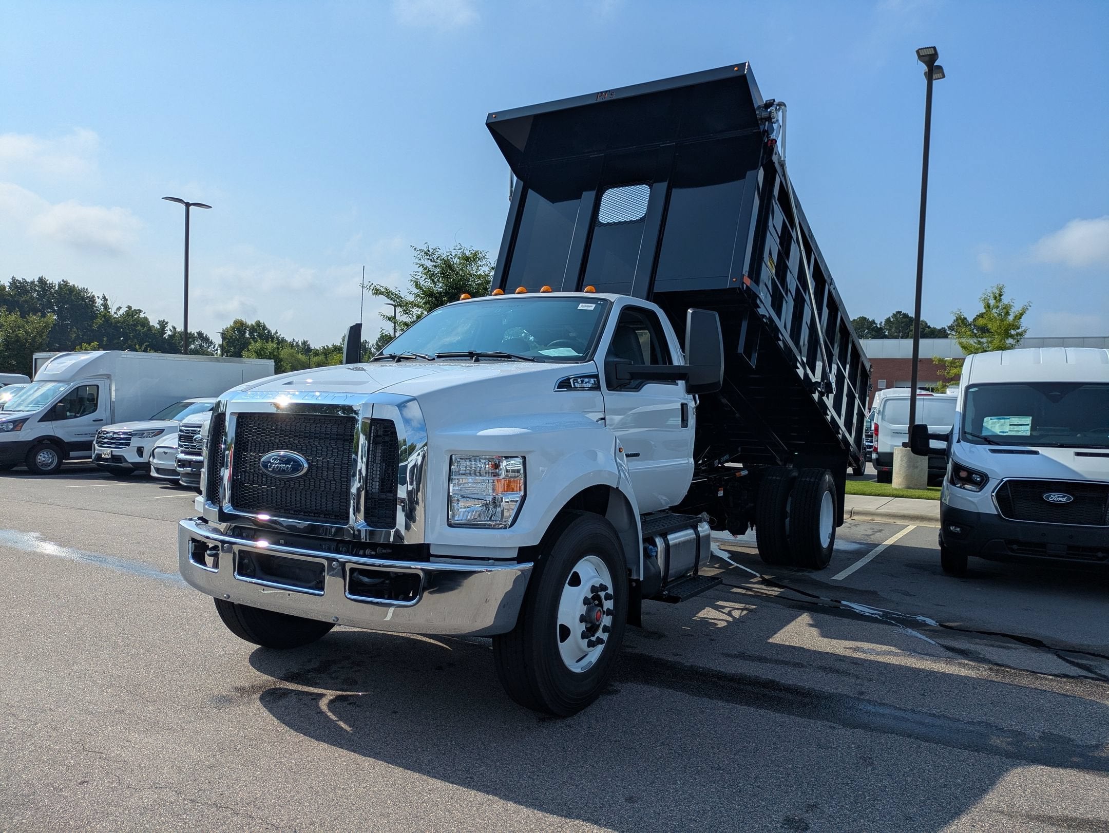 2027 Ford F-750SD Base