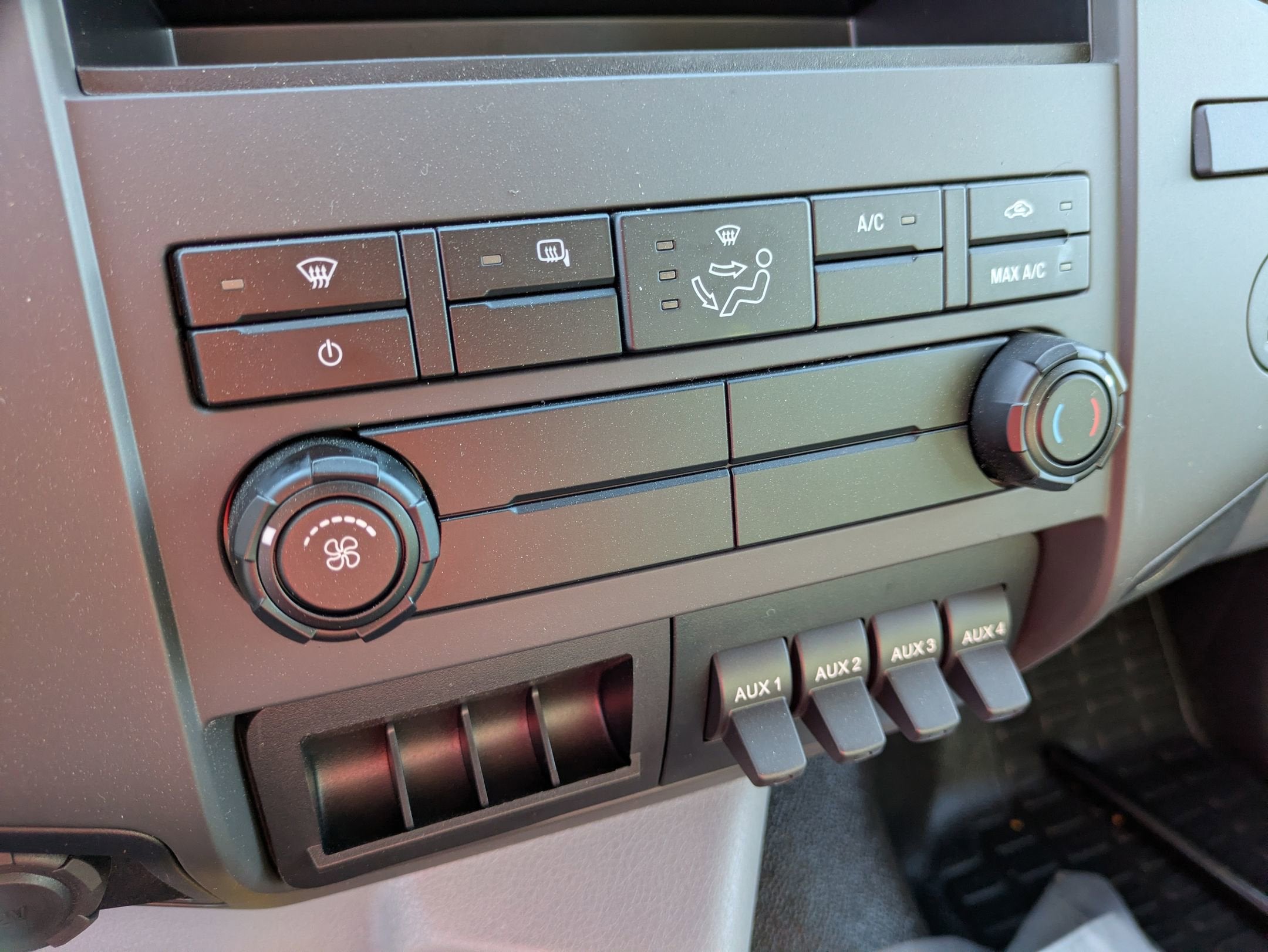 2027 Ford F-750SD Base