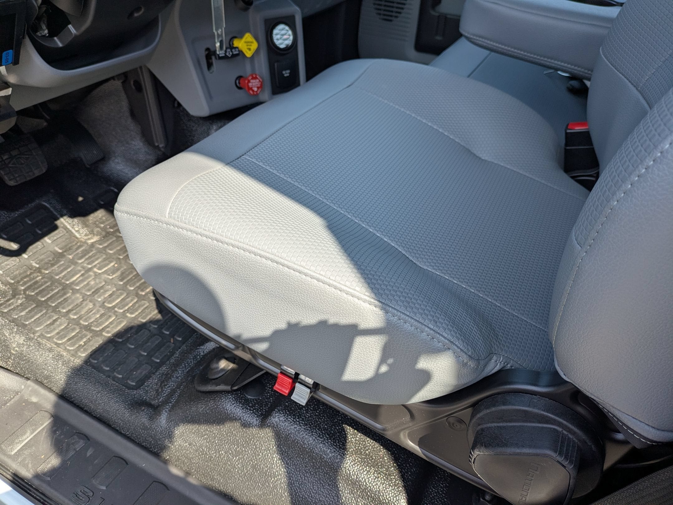 2027 Ford F-750SD Base